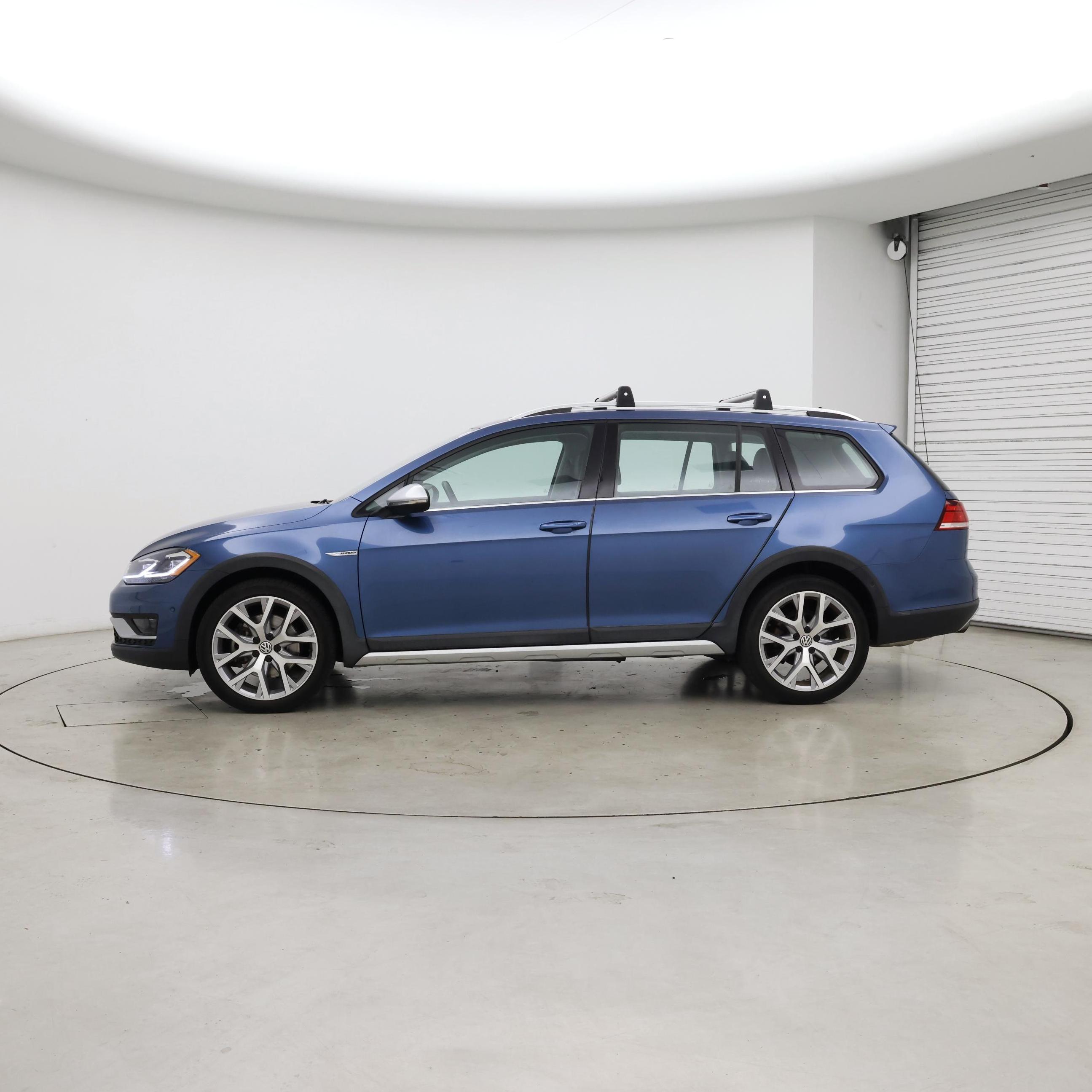 Thumbnail: 2018 Volkswagen Golf - 3