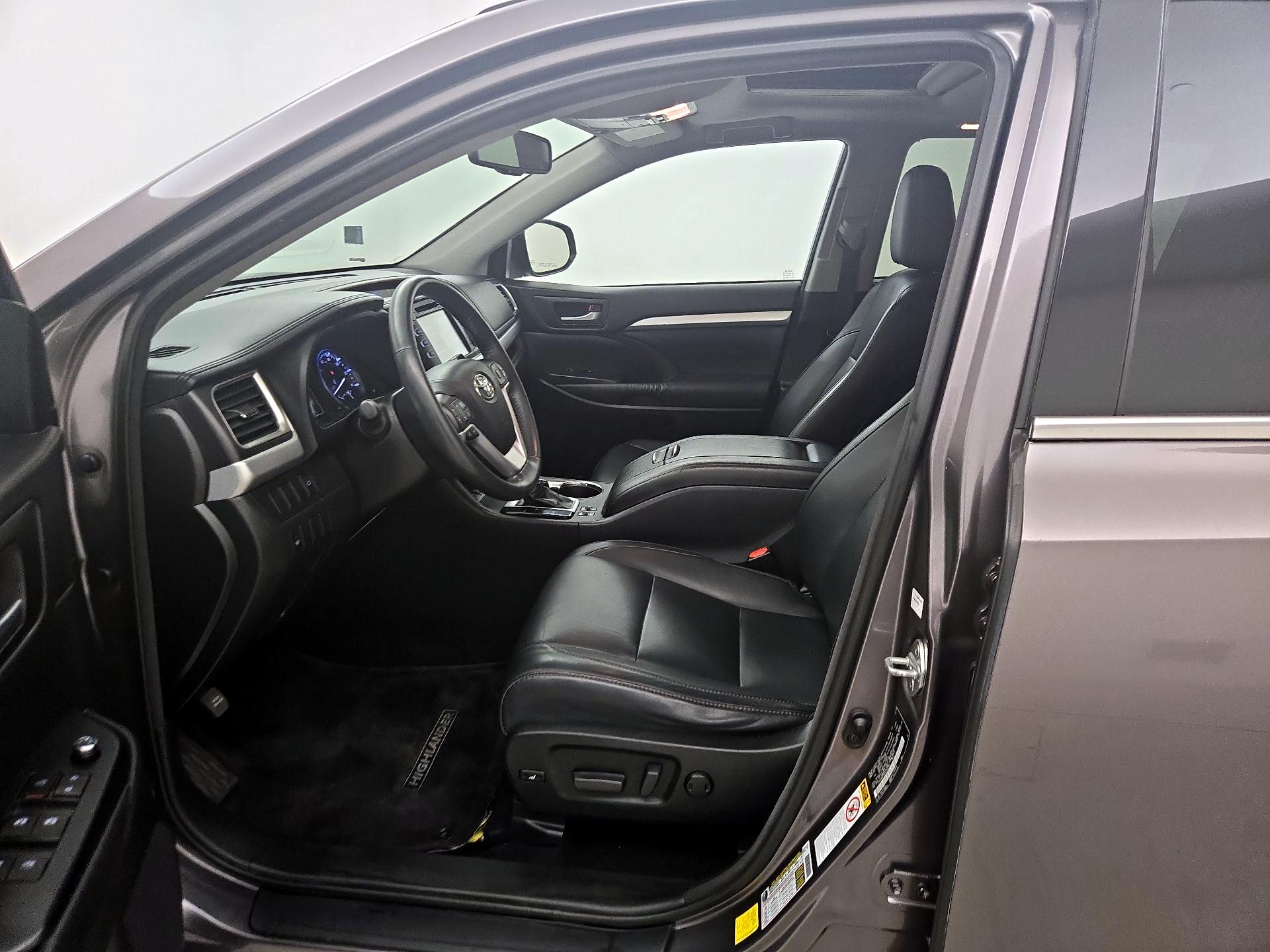 Thumbnail: 2016 Toyota Highlander - 11