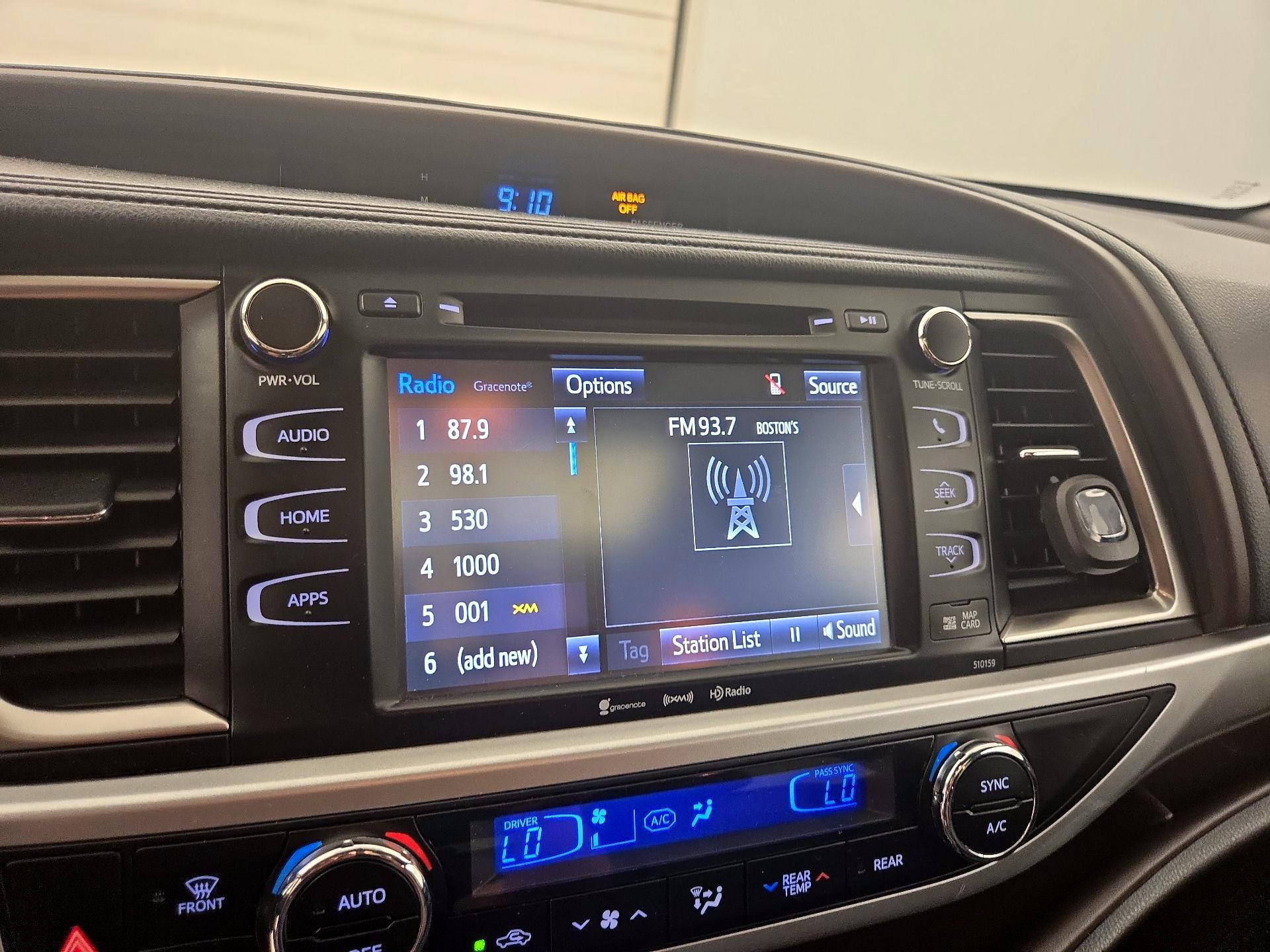 Thumbnail: 2016 Toyota Highlander - 16
