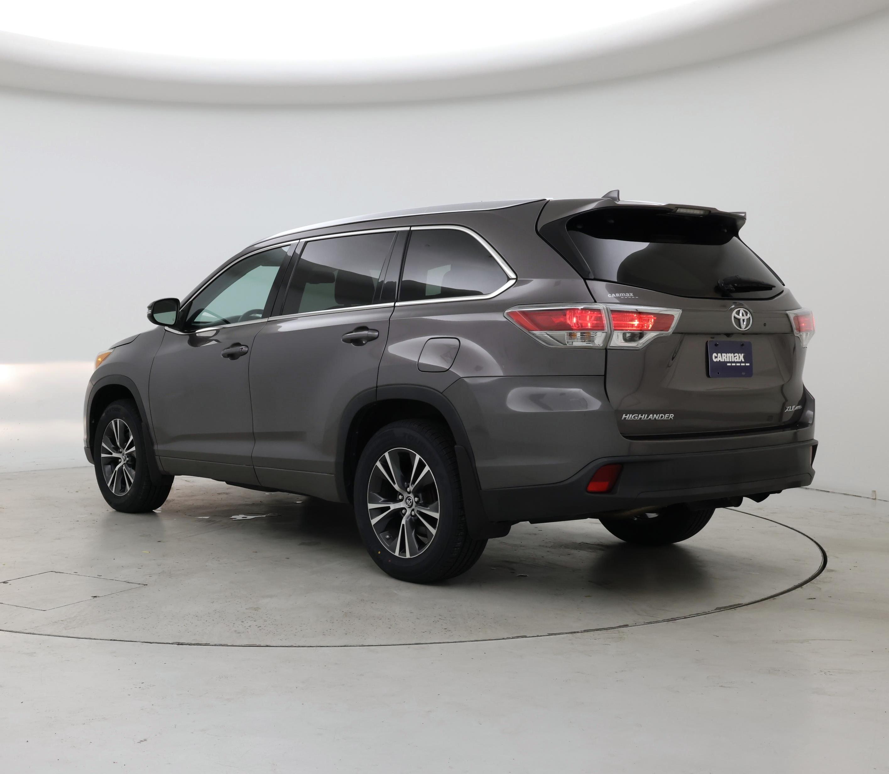 Thumbnail: 2016 Toyota Highlander - 2