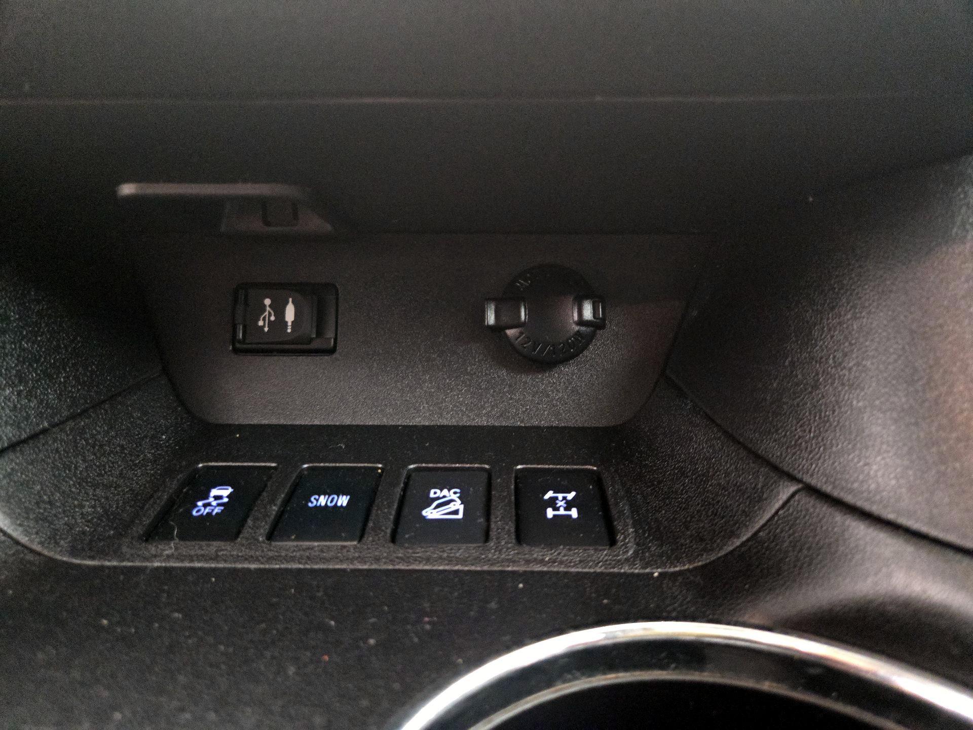 Thumbnail: 2016 Toyota Highlander - 19