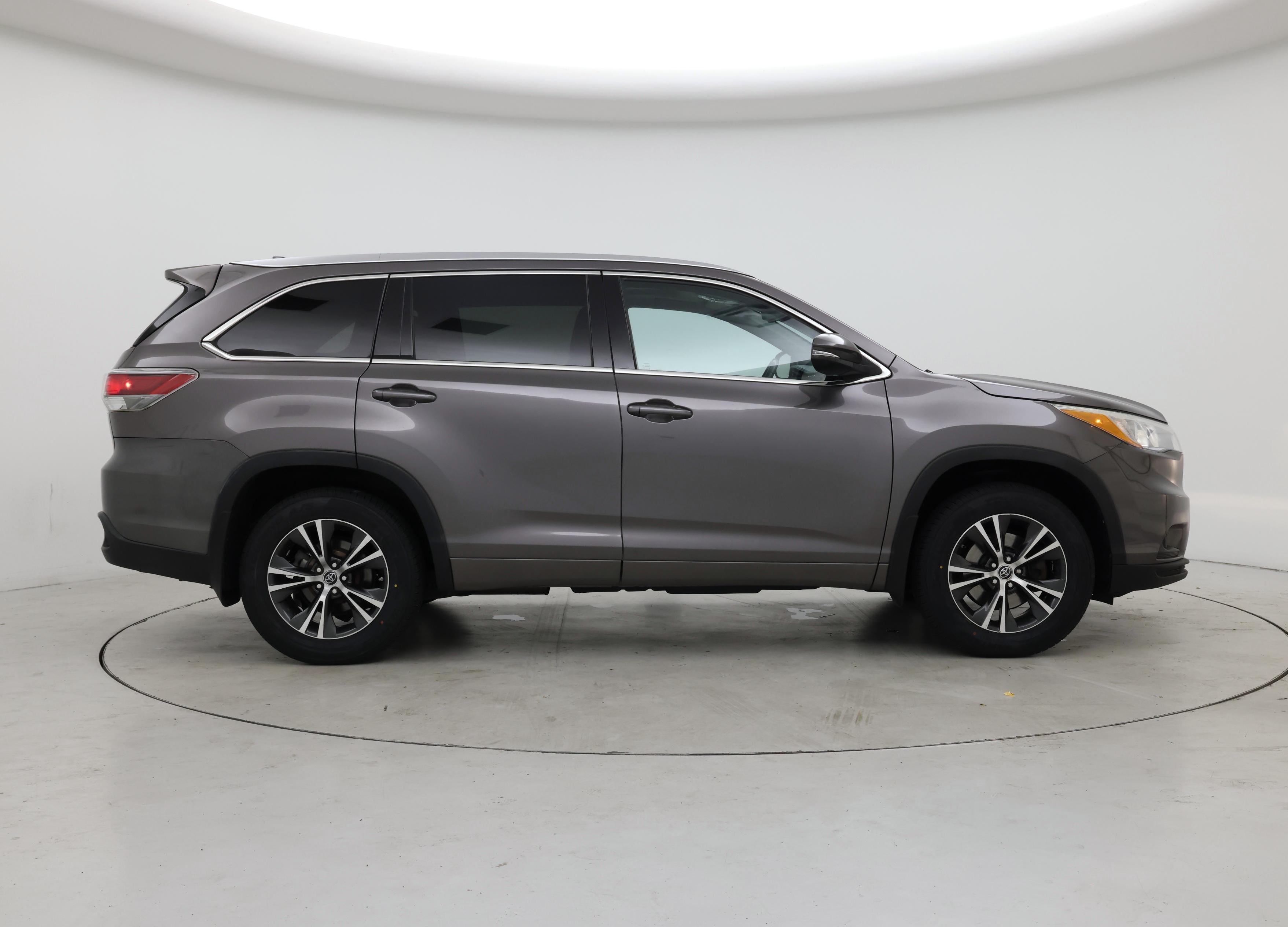 Thumbnail: 2016 Toyota Highlander - 7