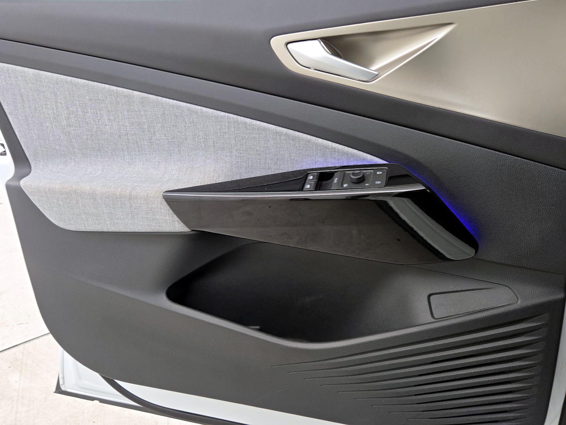 Thumbnail: 2023 Volkswagen ID.4 - 12