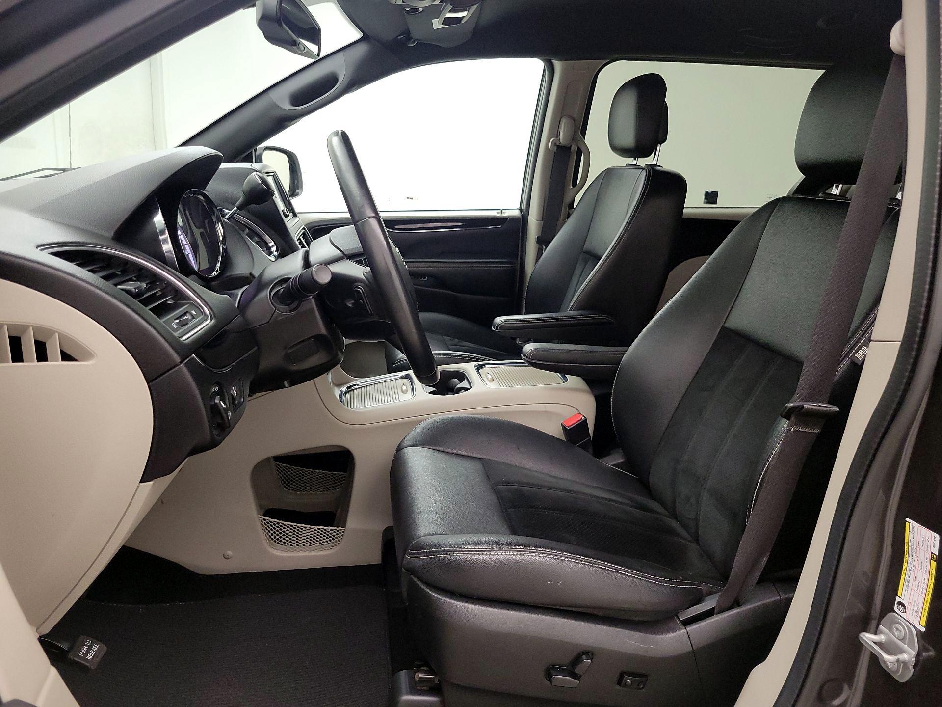 Thumbnail: 2018 Dodge Grand Caravan - 11