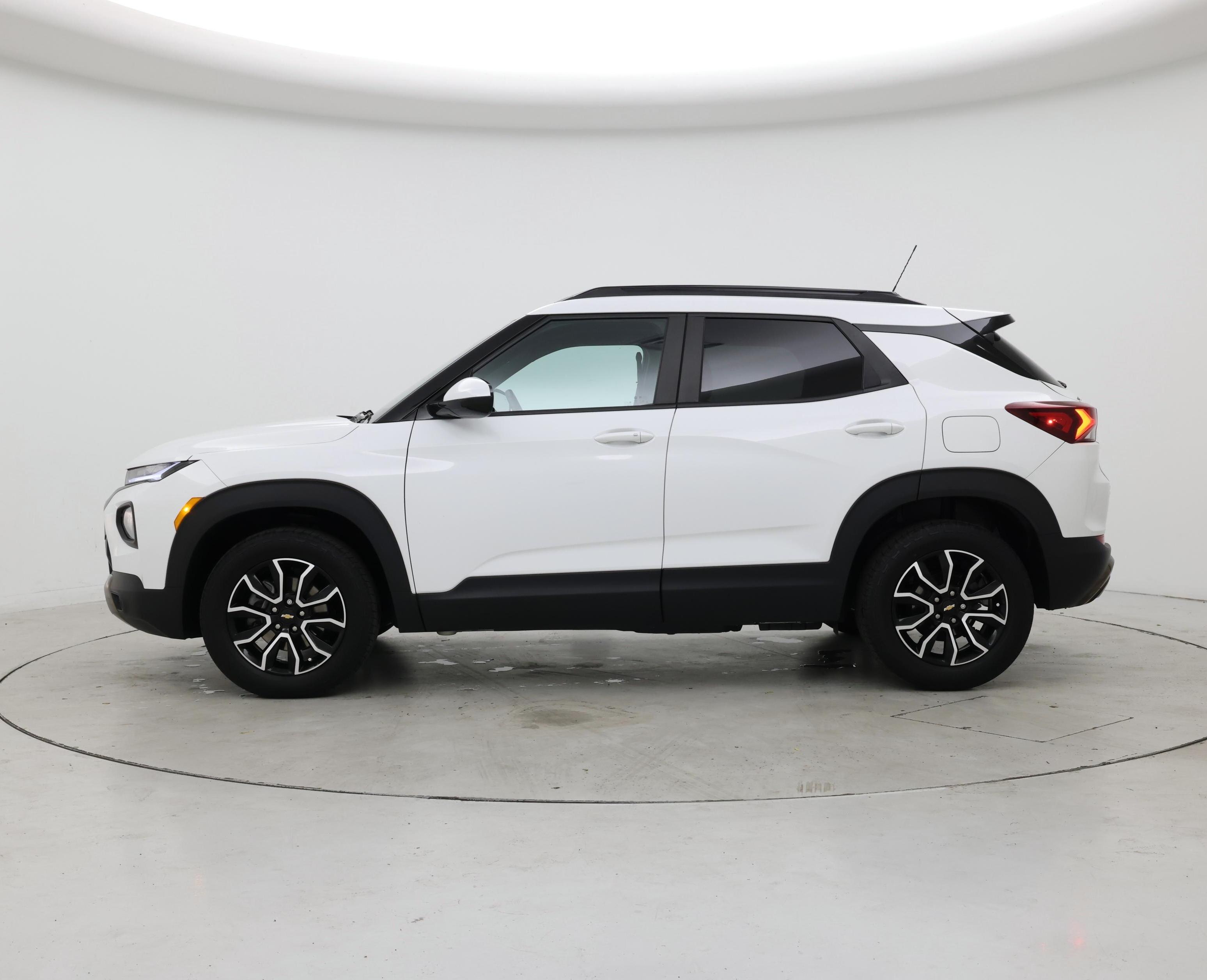 Thumbnail: 2023 Chevrolet TrailBlazer - 3