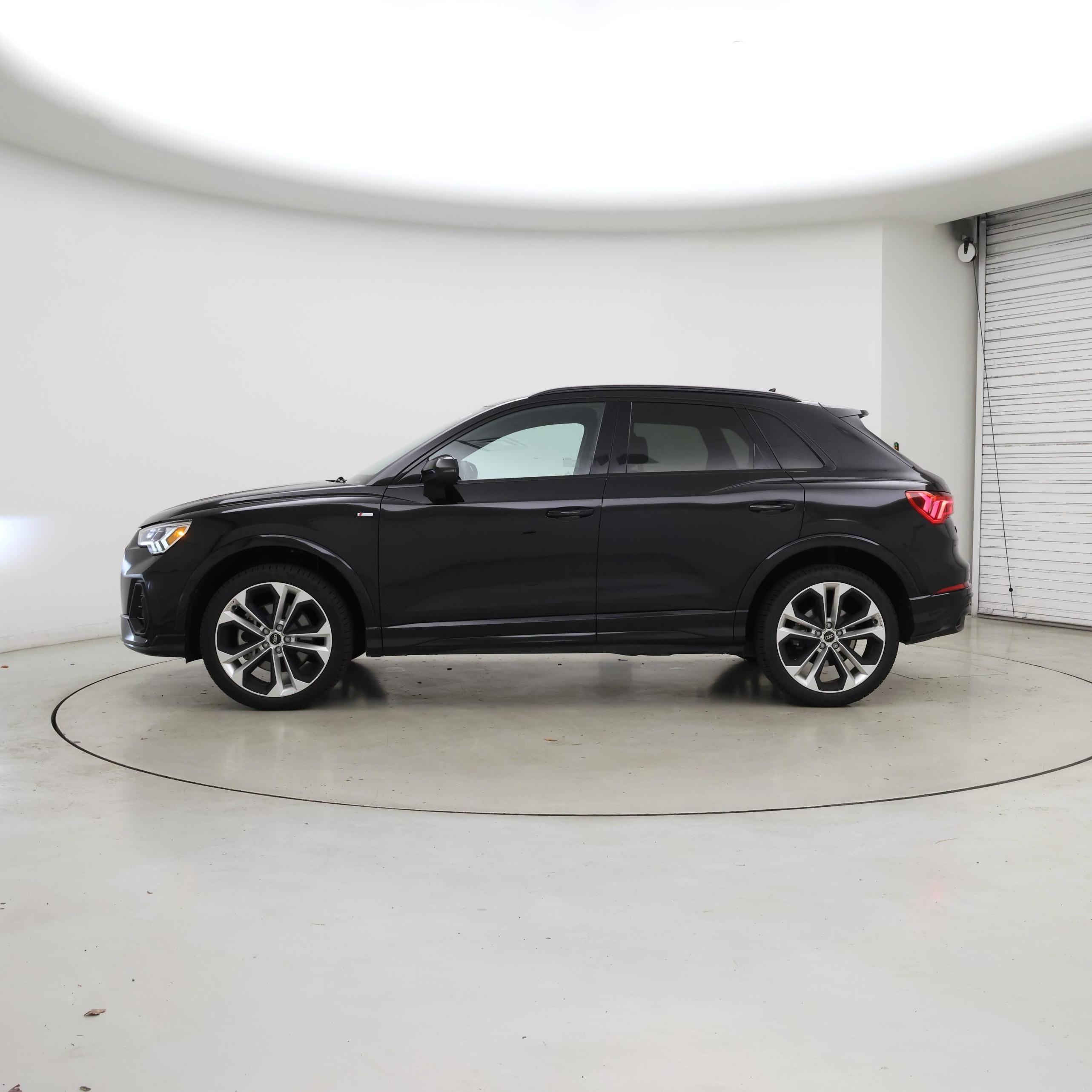 Thumbnail: 2022 Audi Q3 - 3