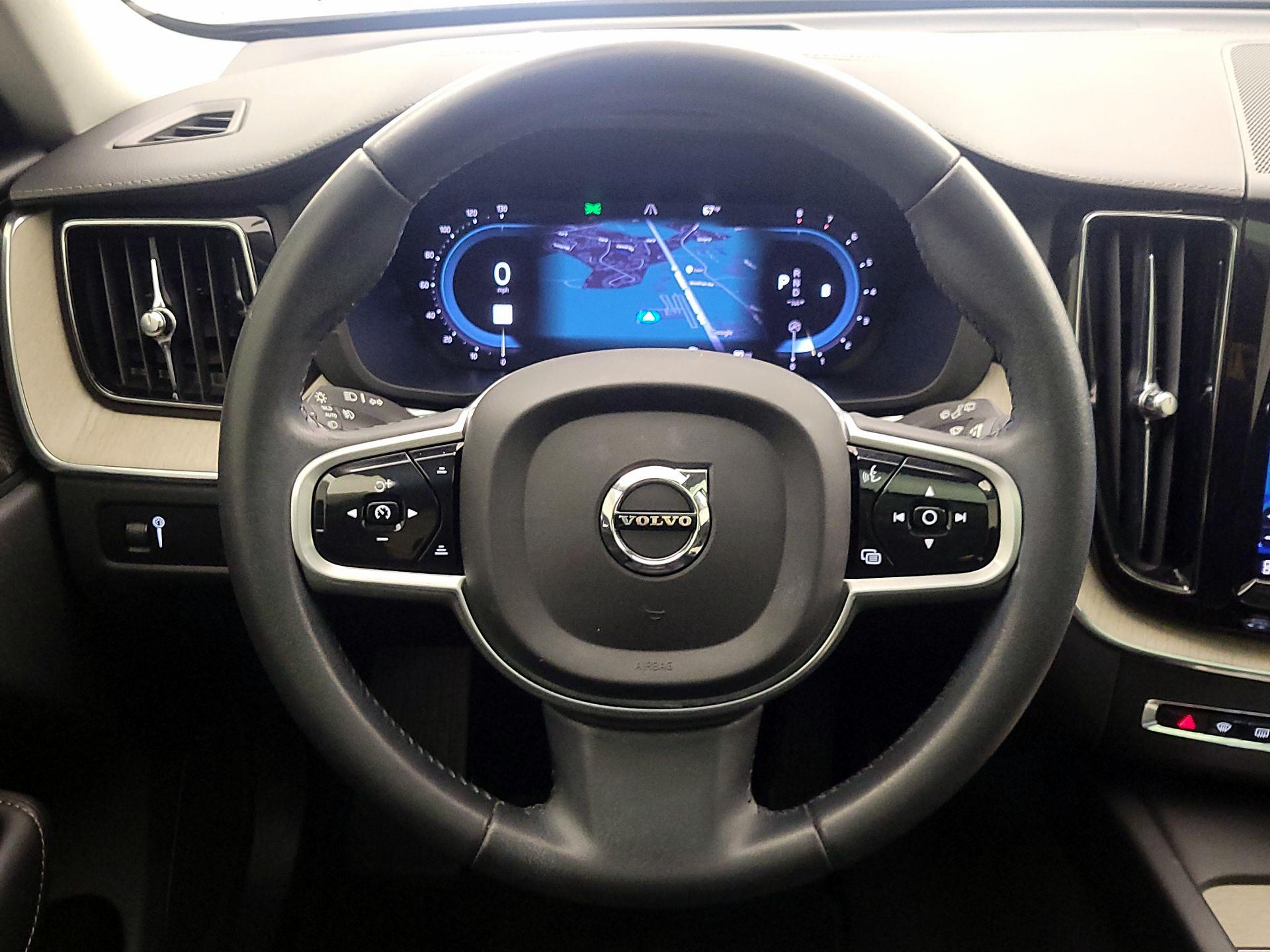 Thumbnail: 2022 Volvo XC60 - 10