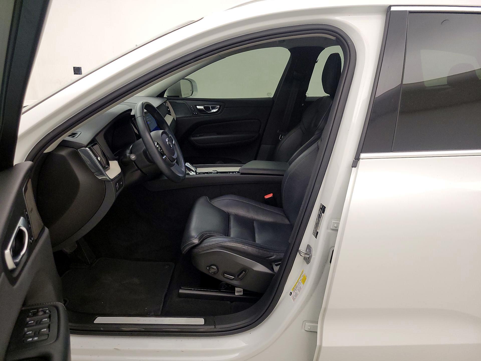 Thumbnail: 2022 Volvo XC60 - 11