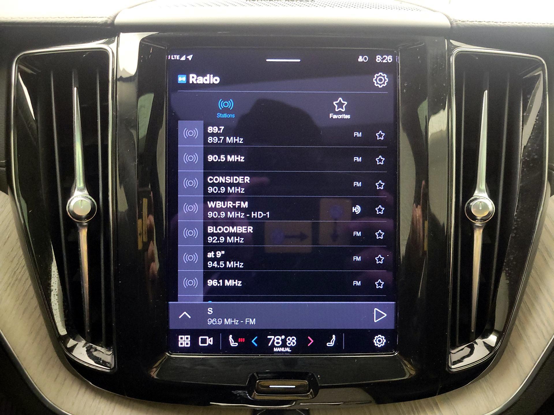 Thumbnail: 2022 Volvo XC60 - 16