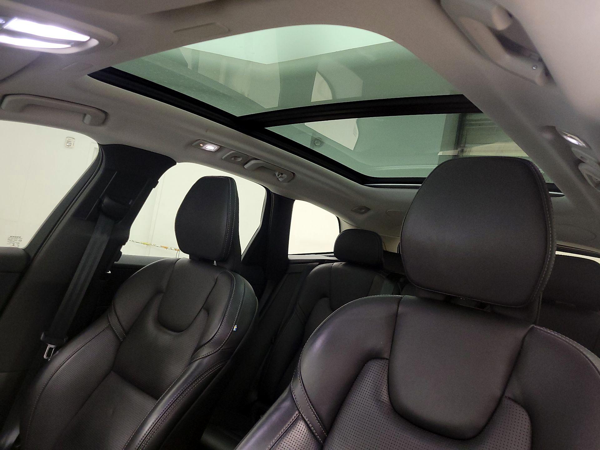 Thumbnail: 2022 Volvo XC60 - 20