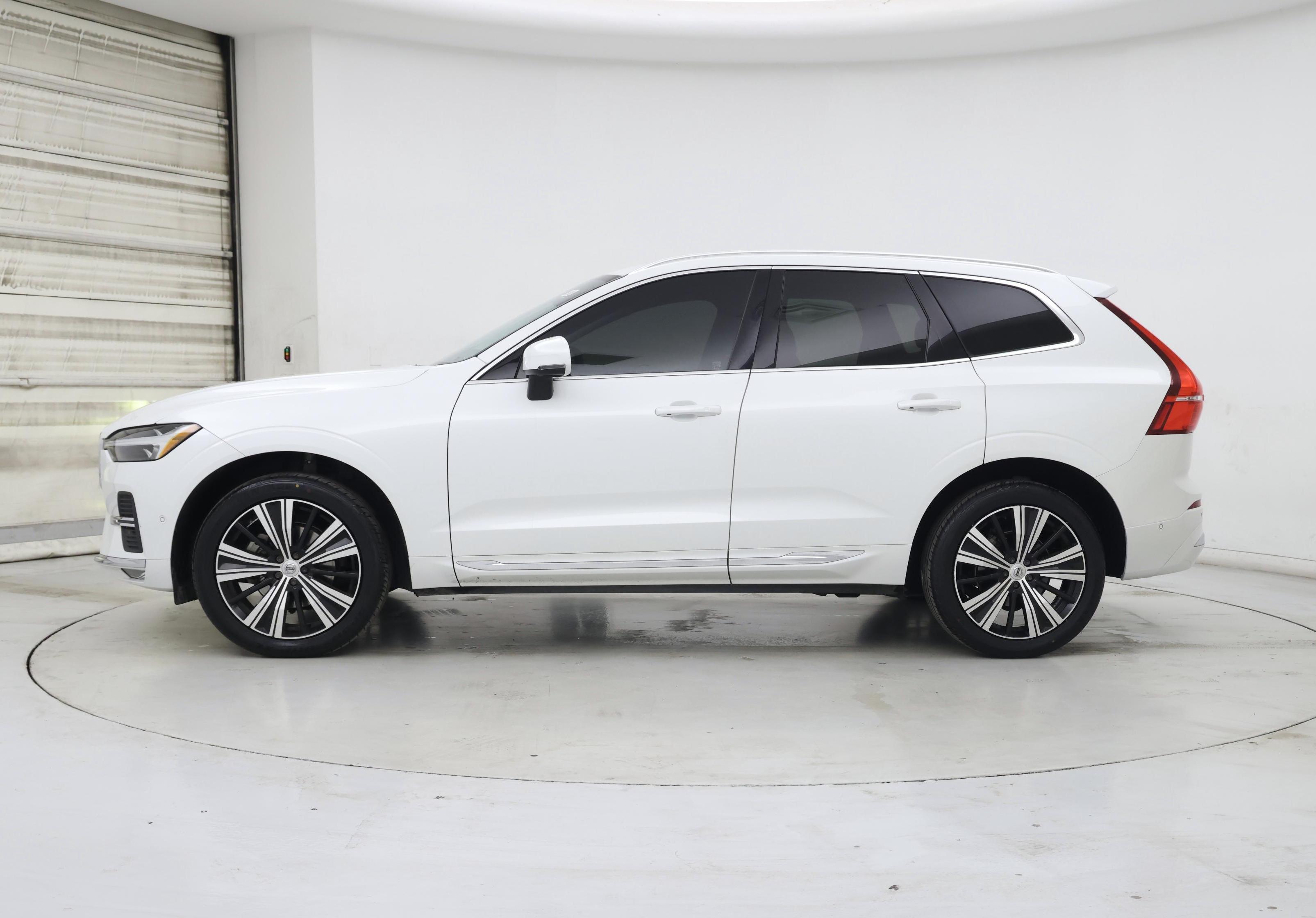 Thumbnail: 2022 Volvo XC60 - 3