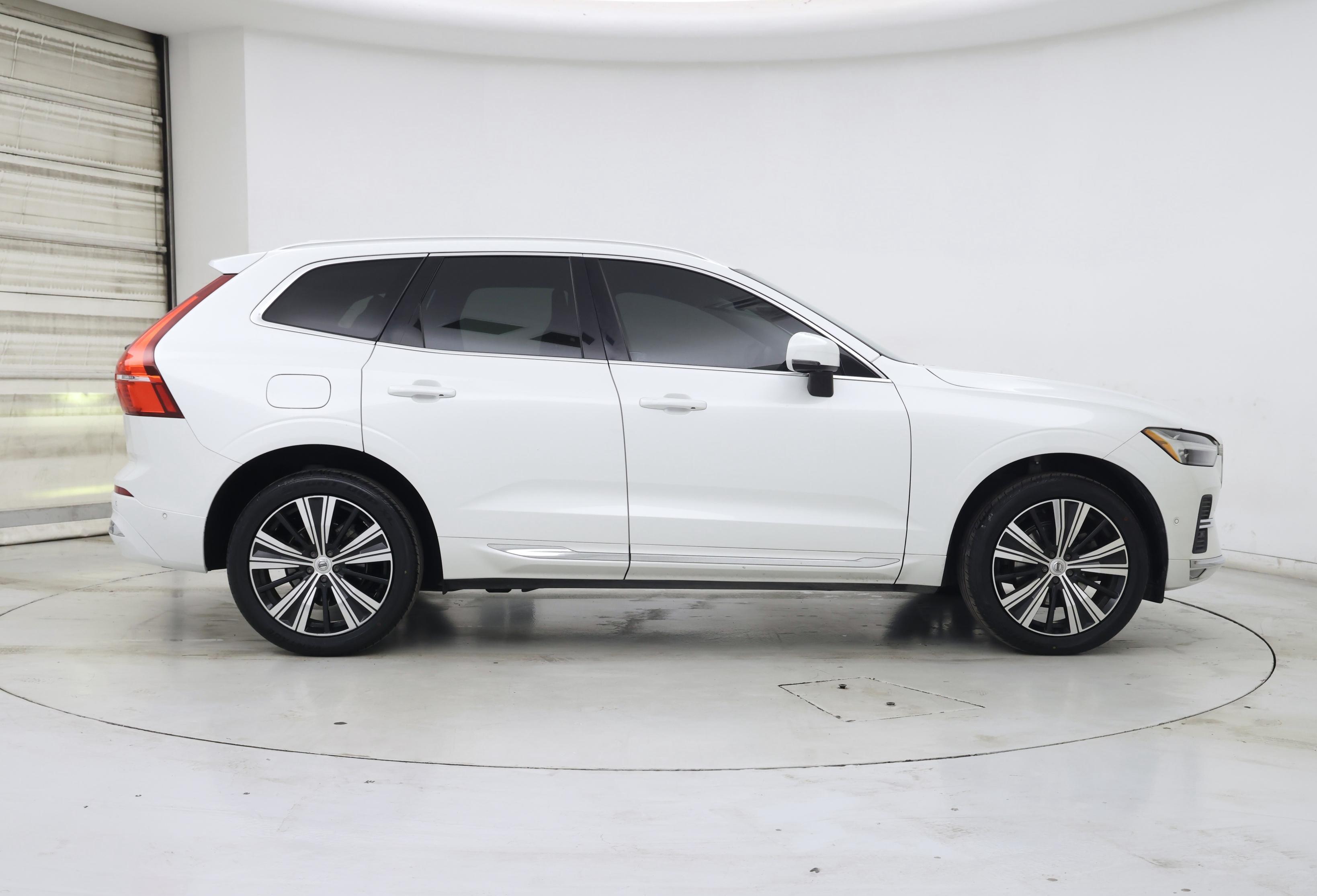 Thumbnail: 2022 Volvo XC60 - 7