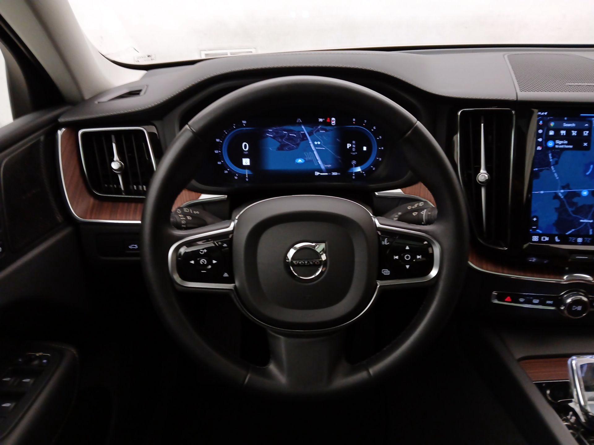 Thumbnail: 2023 Volvo XC60 - 10