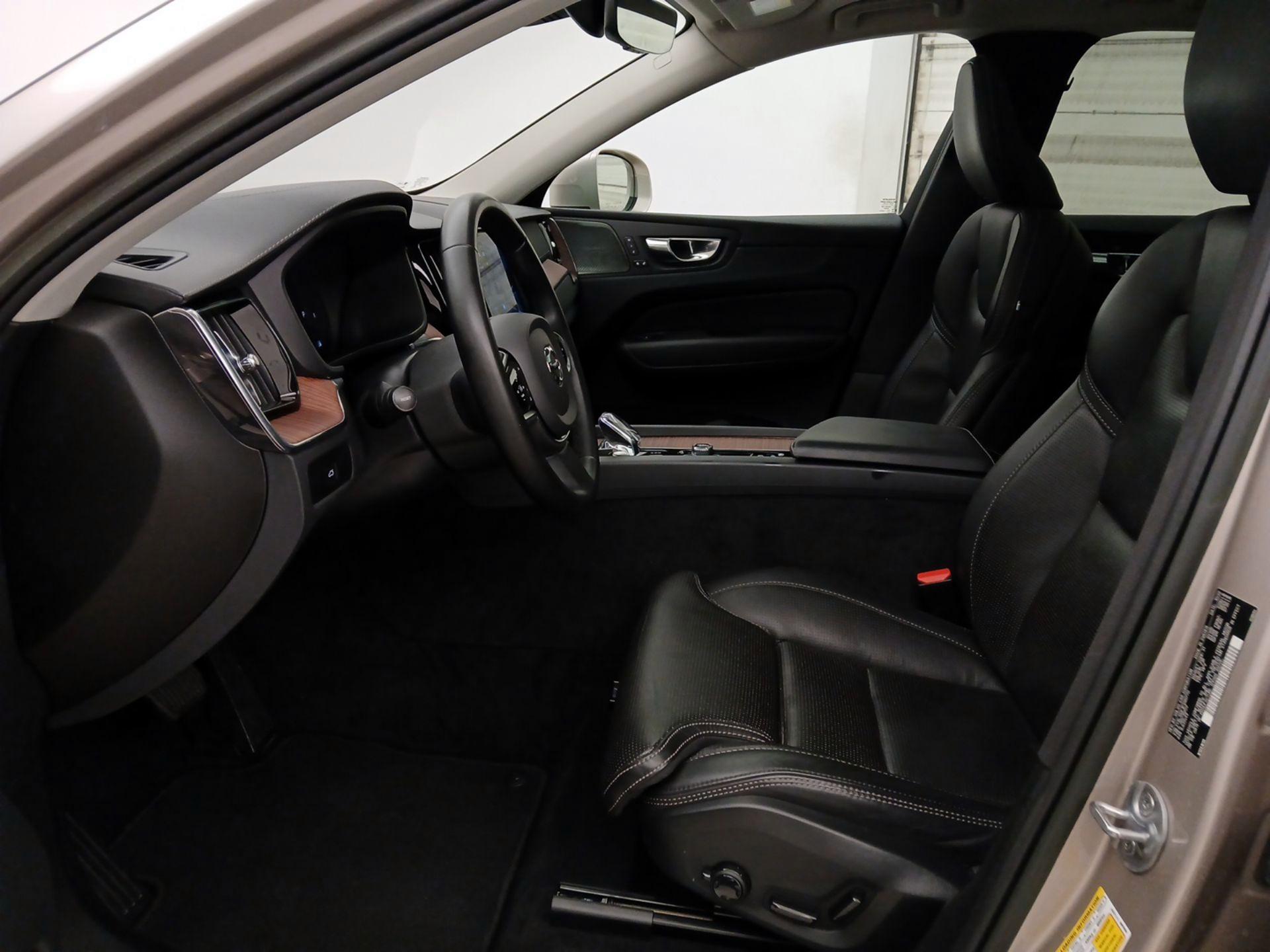 Thumbnail: 2023 Volvo XC60 - 11