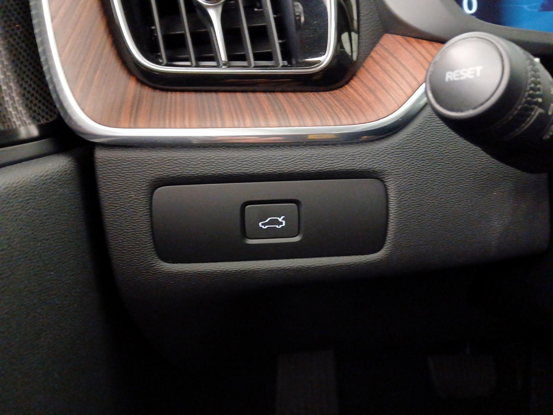 Thumbnail: 2023 Volvo XC60 - 13