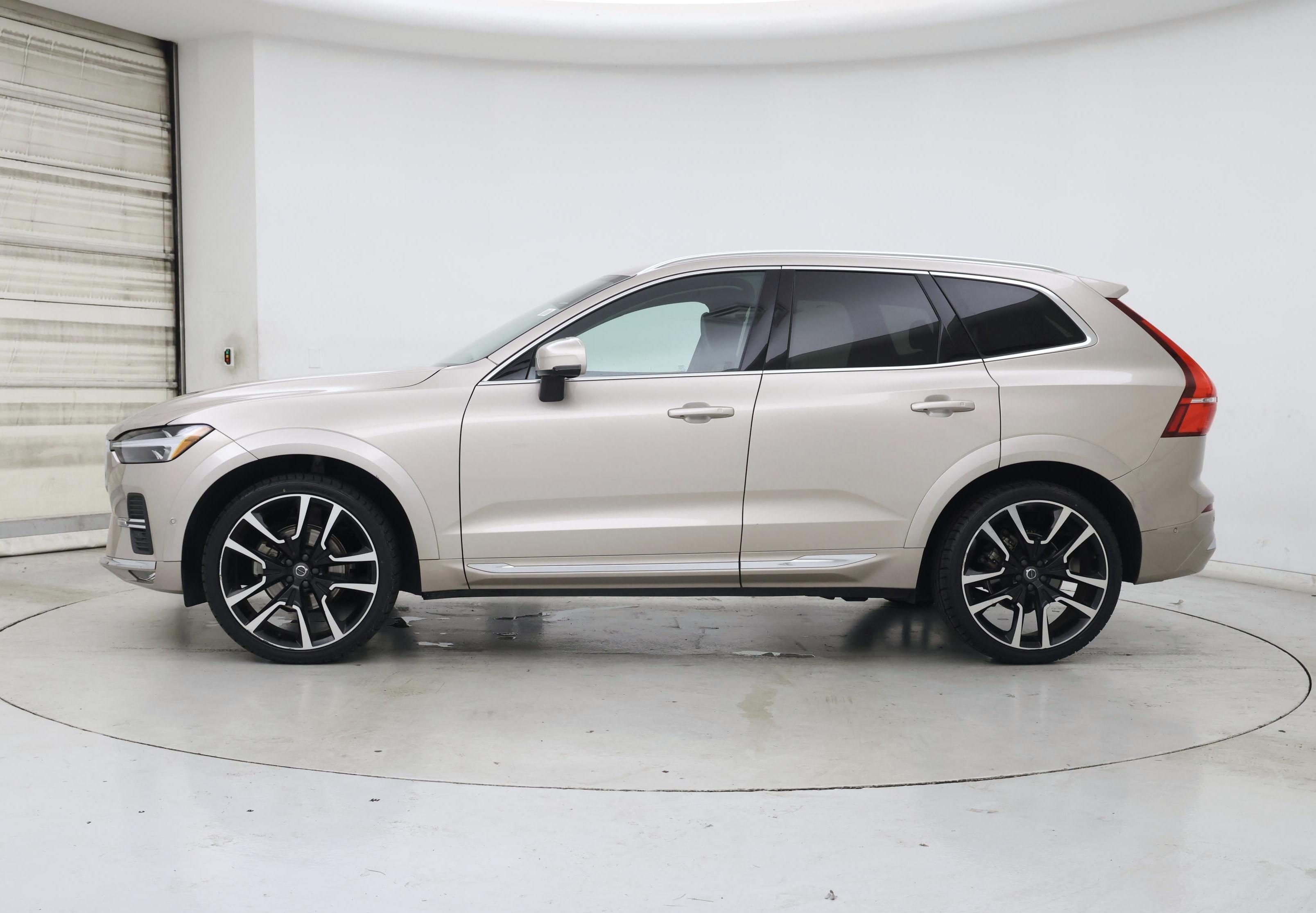 Thumbnail: 2023 Volvo XC60 - 3
