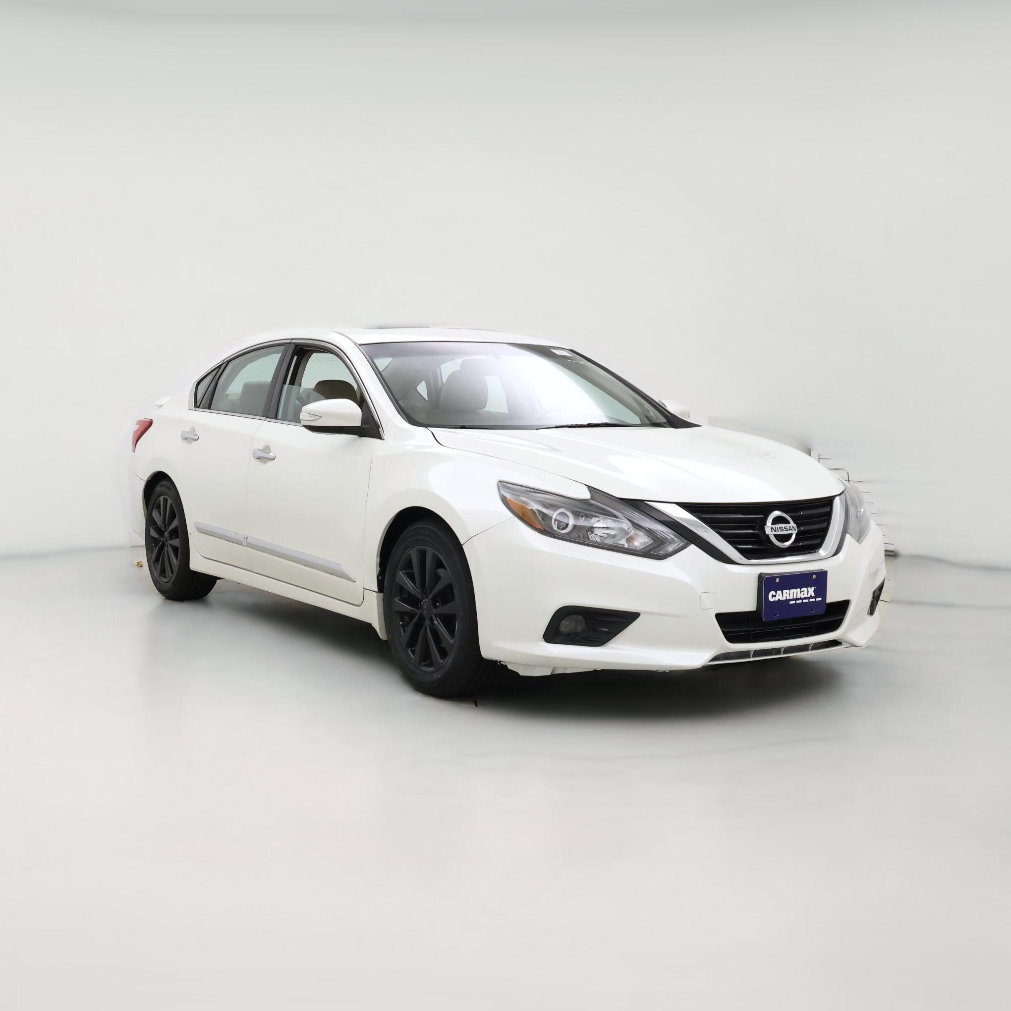 Thumbnail: 2017 Nissan Altima - 1