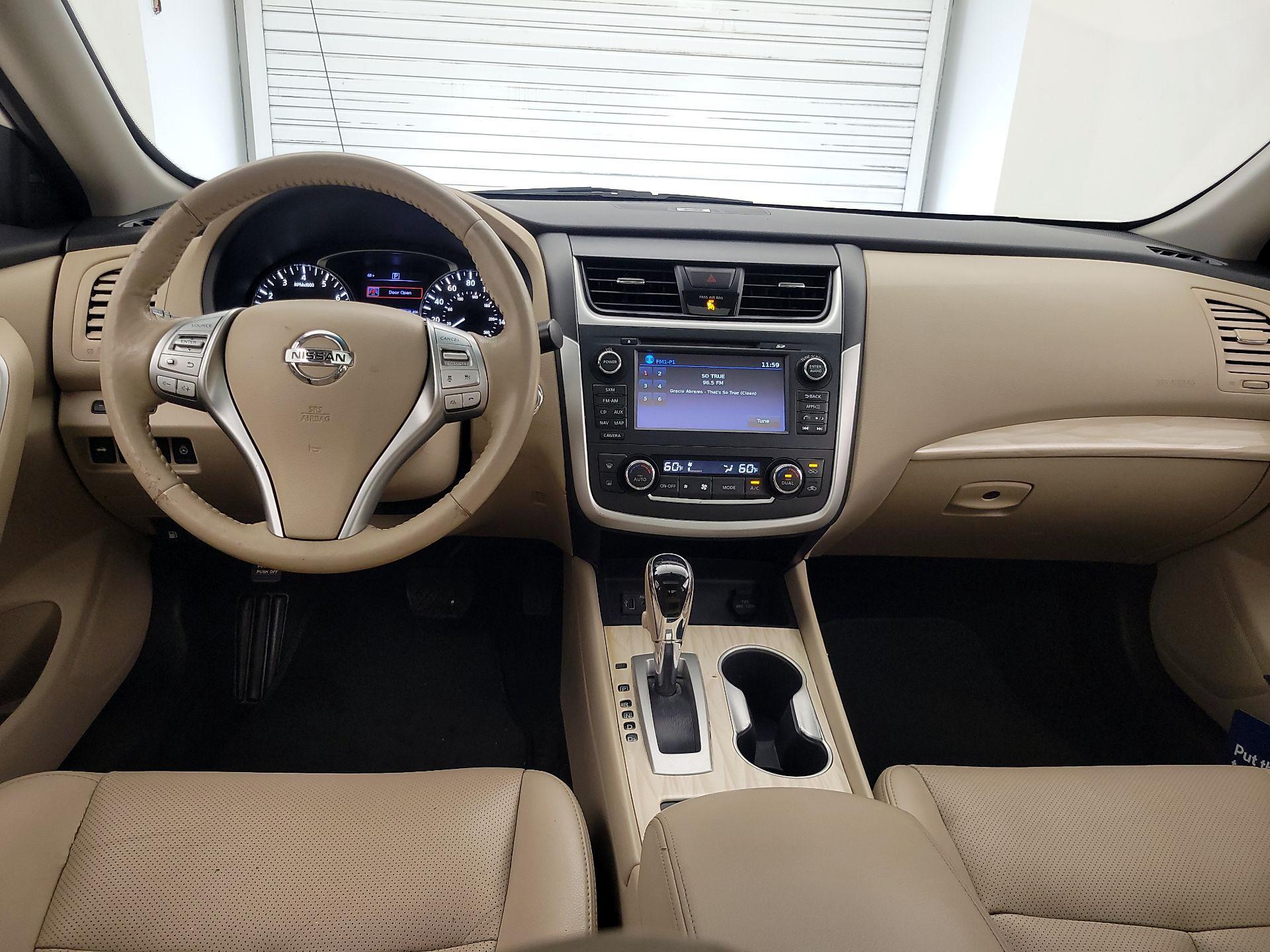 Thumbnail: 2017 Nissan Altima - 9
