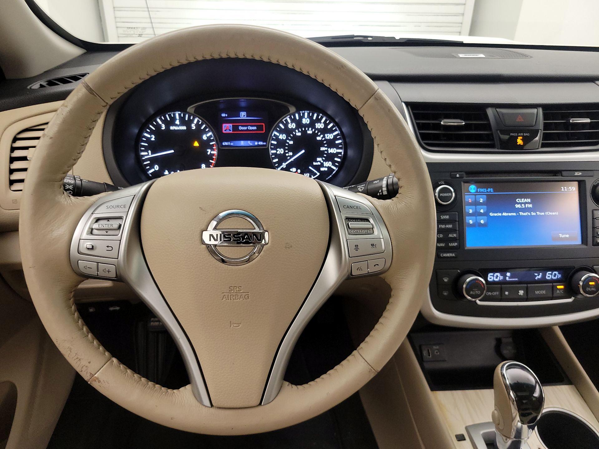Thumbnail: 2017 Nissan Altima - 10