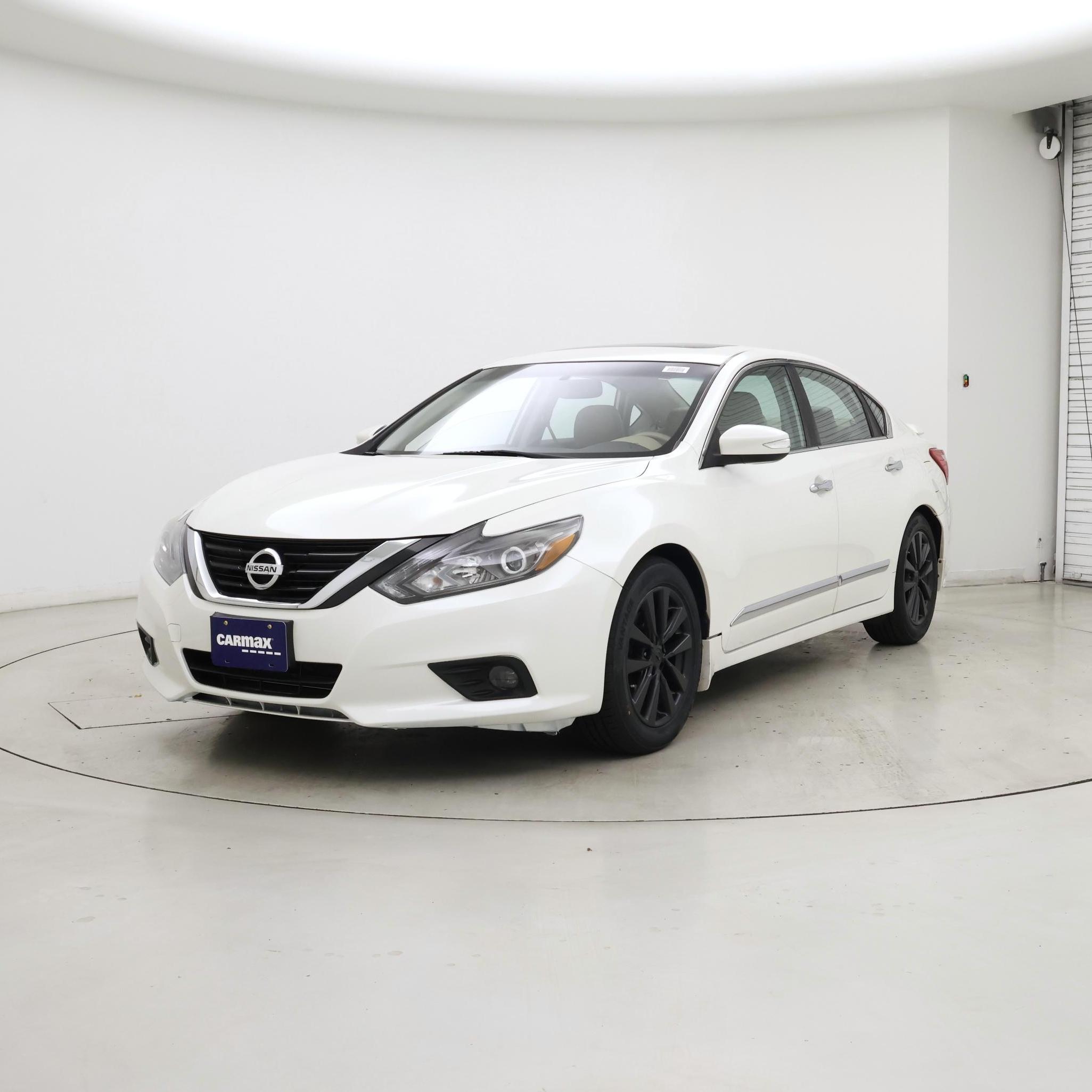 Thumbnail: 2017 Nissan Altima - 4