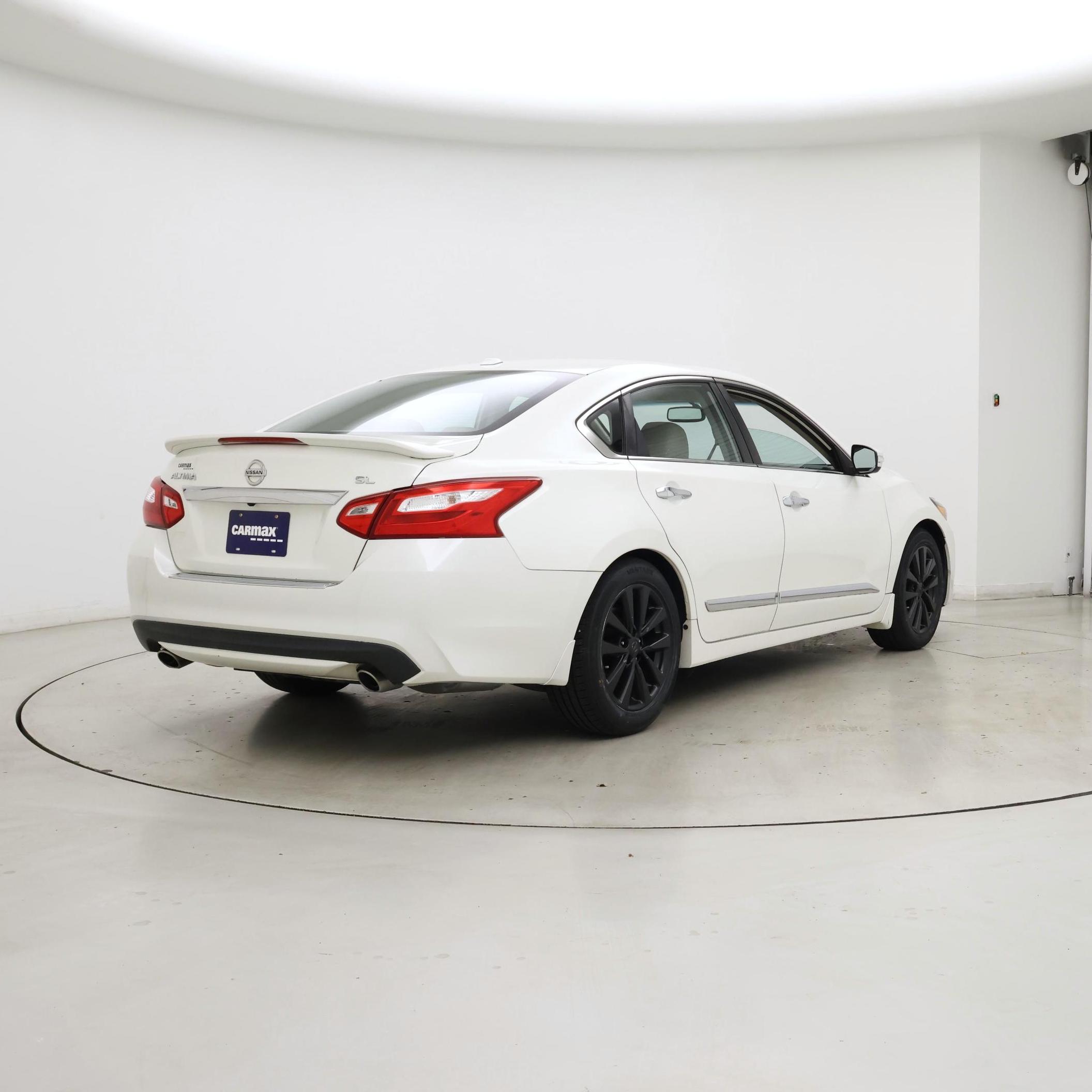 Thumbnail: 2017 Nissan Altima - 8