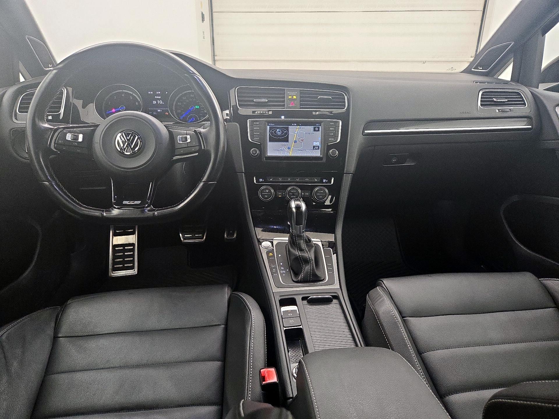Thumbnail: 2016 Volkswagen Golf - 9
