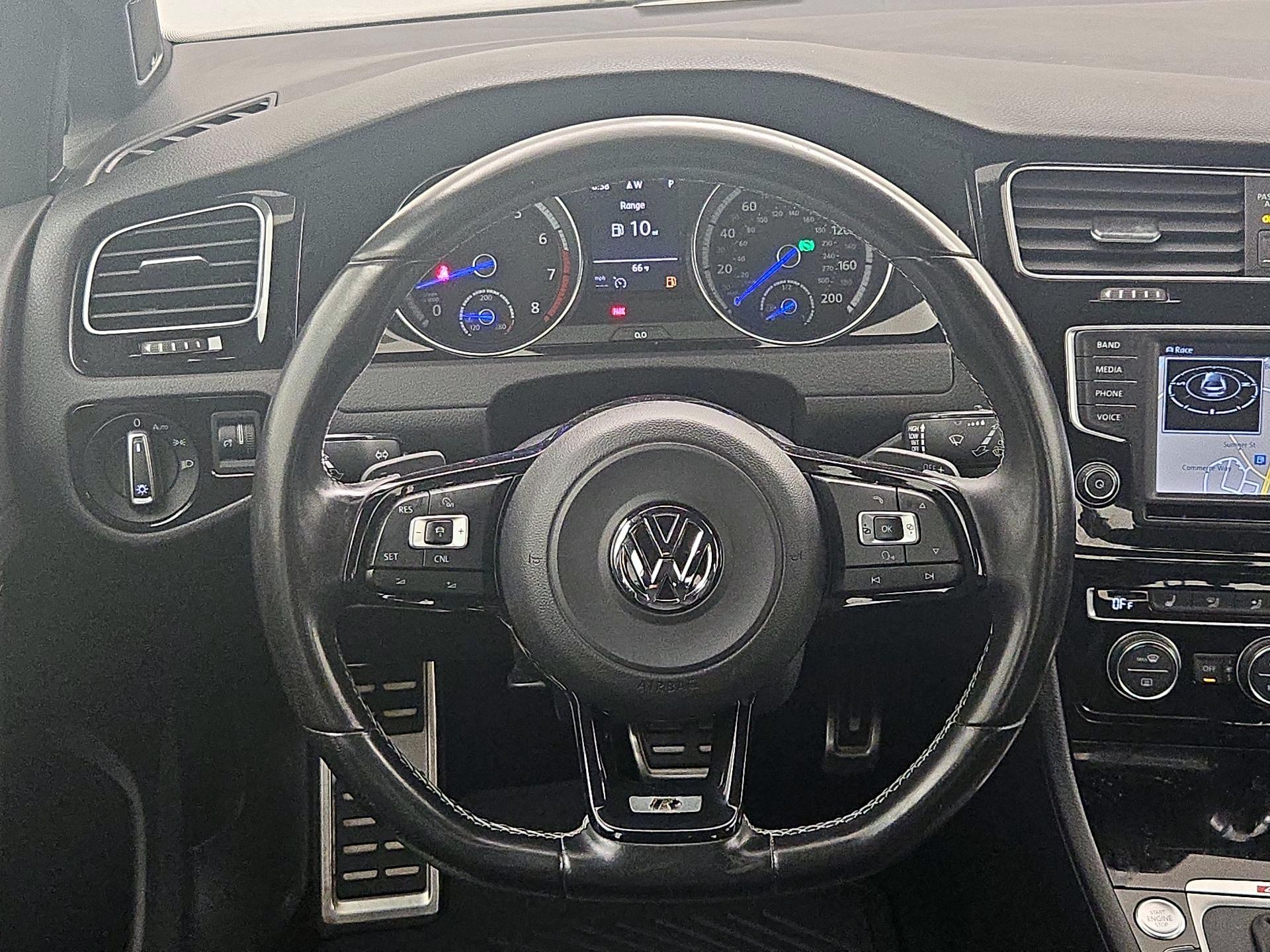 Thumbnail: 2016 Volkswagen Golf - 10