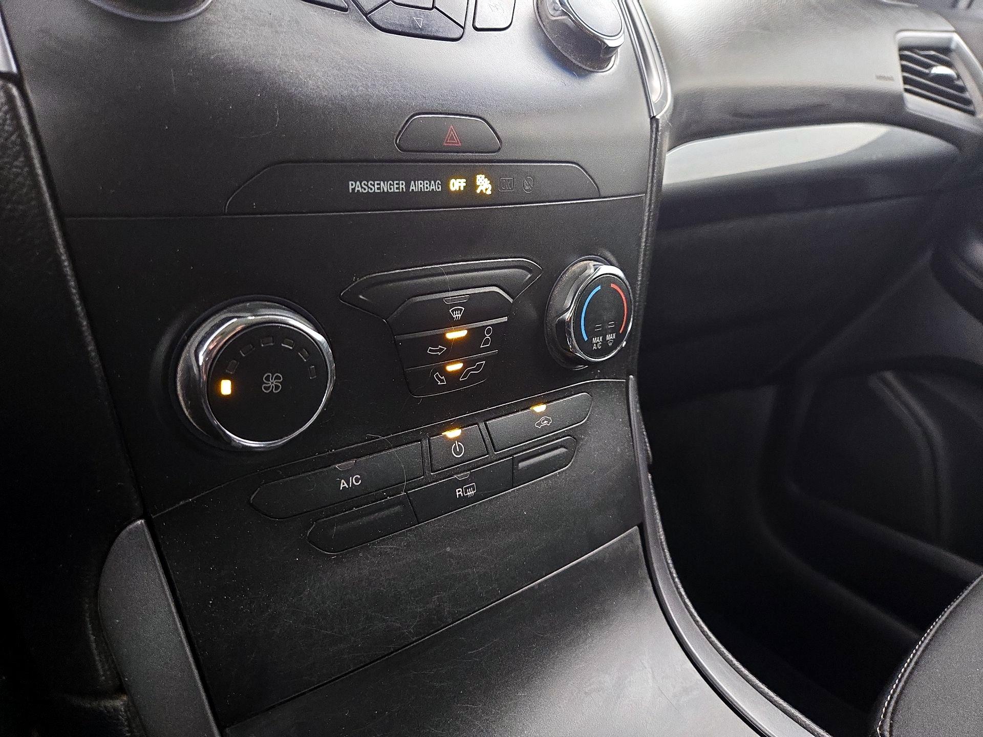 Thumbnail: 2019 Ford Edge - 16