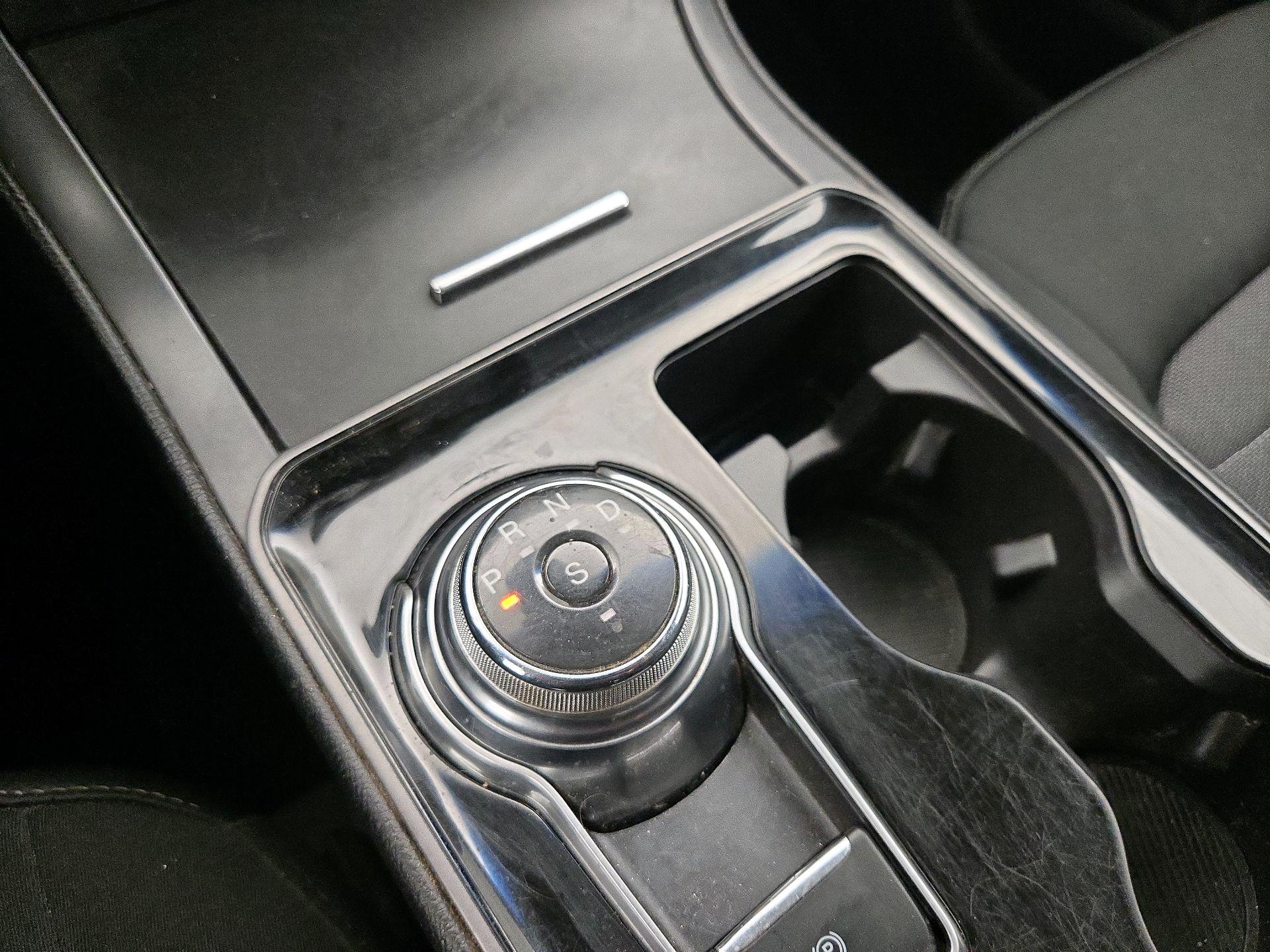 Thumbnail: 2019 Ford Edge - 17