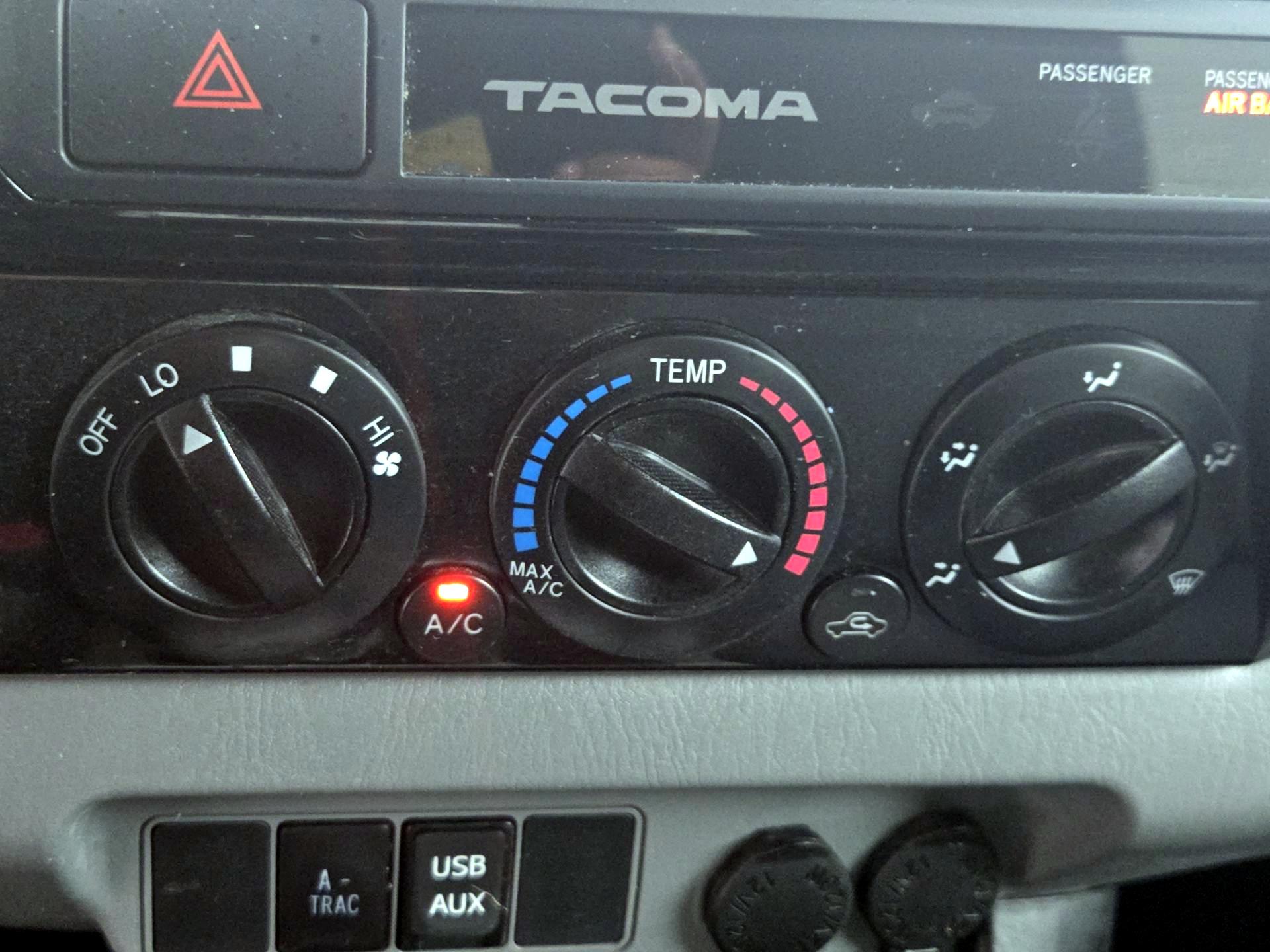 Thumbnail: 2015 Toyota Tacoma - 16