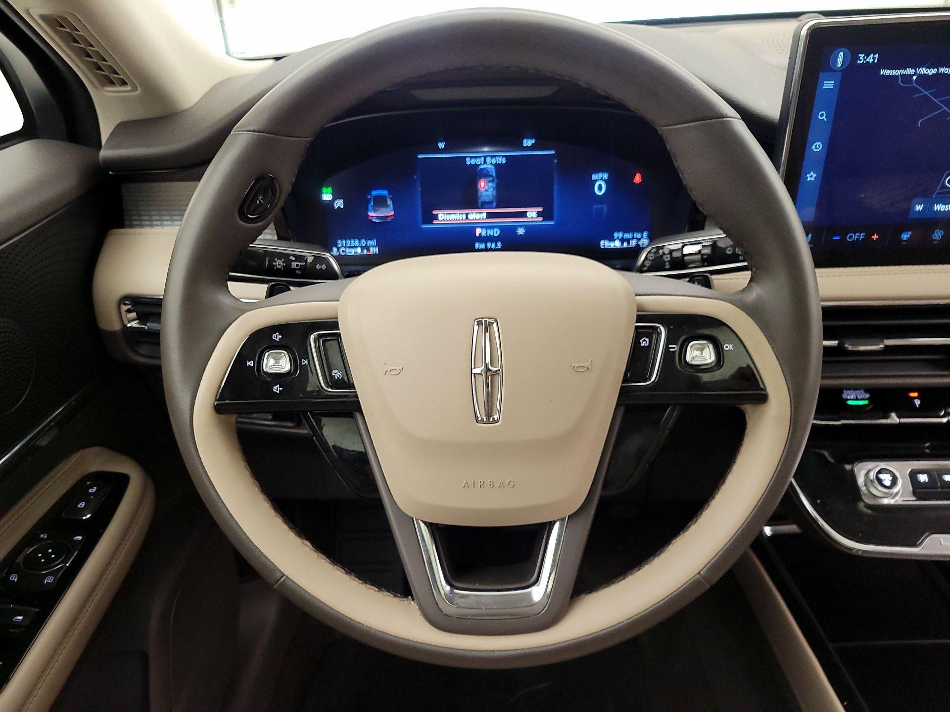 Thumbnail: 2023 Lincoln Corsair - 10