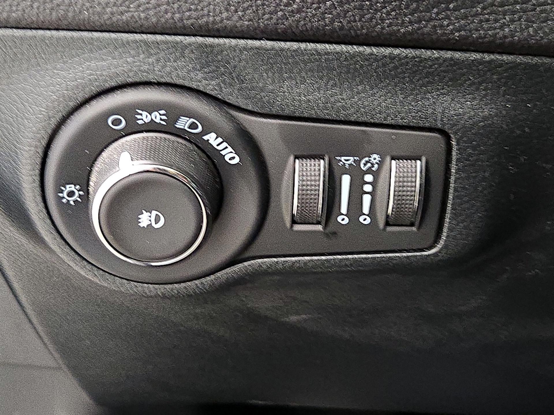 Thumbnail: 2021 Jeep Compass - 13