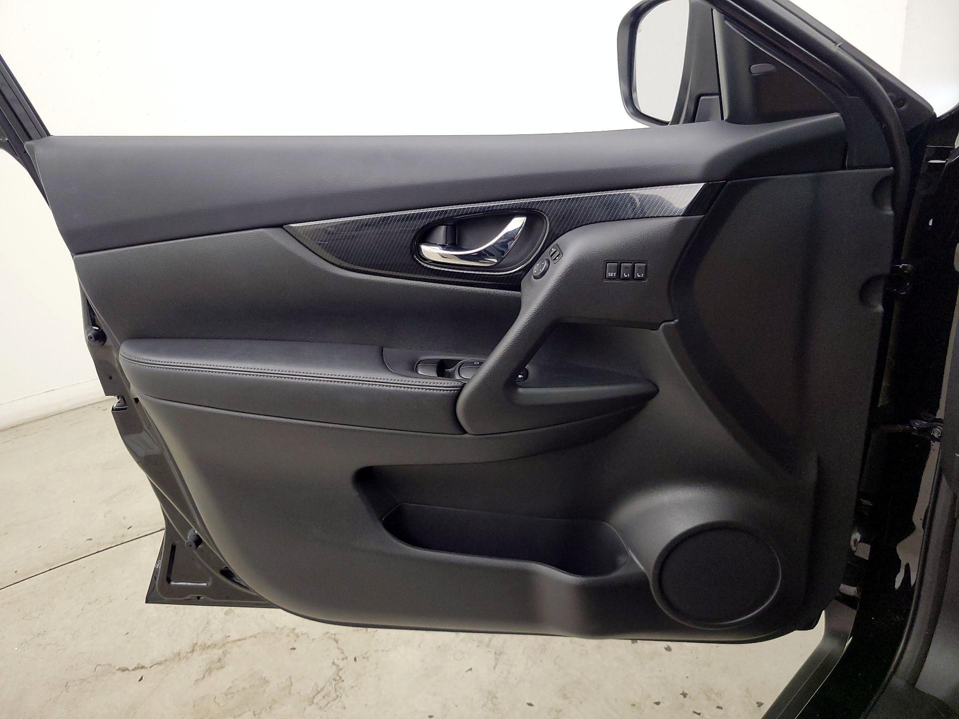 Thumbnail: 2020 Nissan Rogue - 12