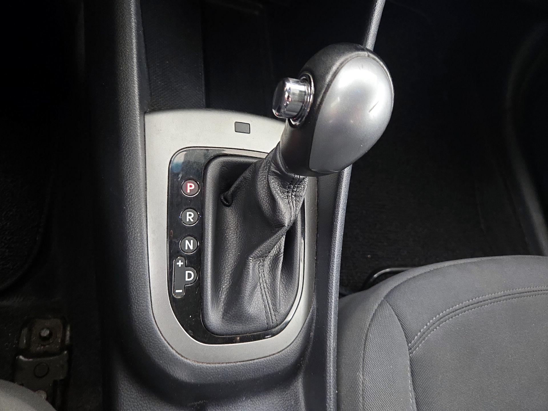 Thumbnail: 2015 Kia Rio - 17