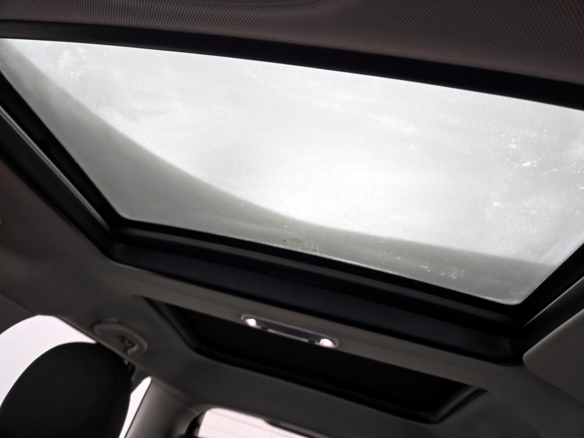 Thumbnail: 2021 MINI Cooper Hardtop - 19