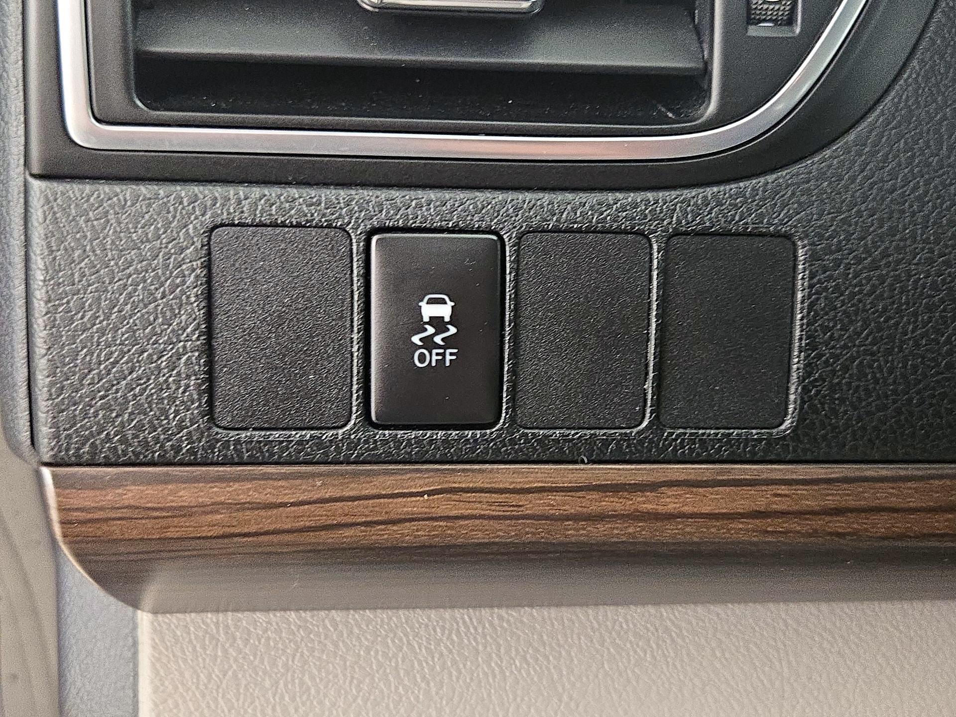 Thumbnail: 2016 Toyota Camry - 13