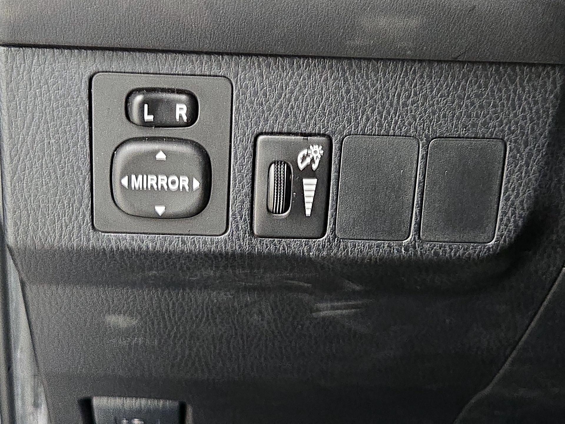 Thumbnail: 2016 Toyota RAV4 - 13