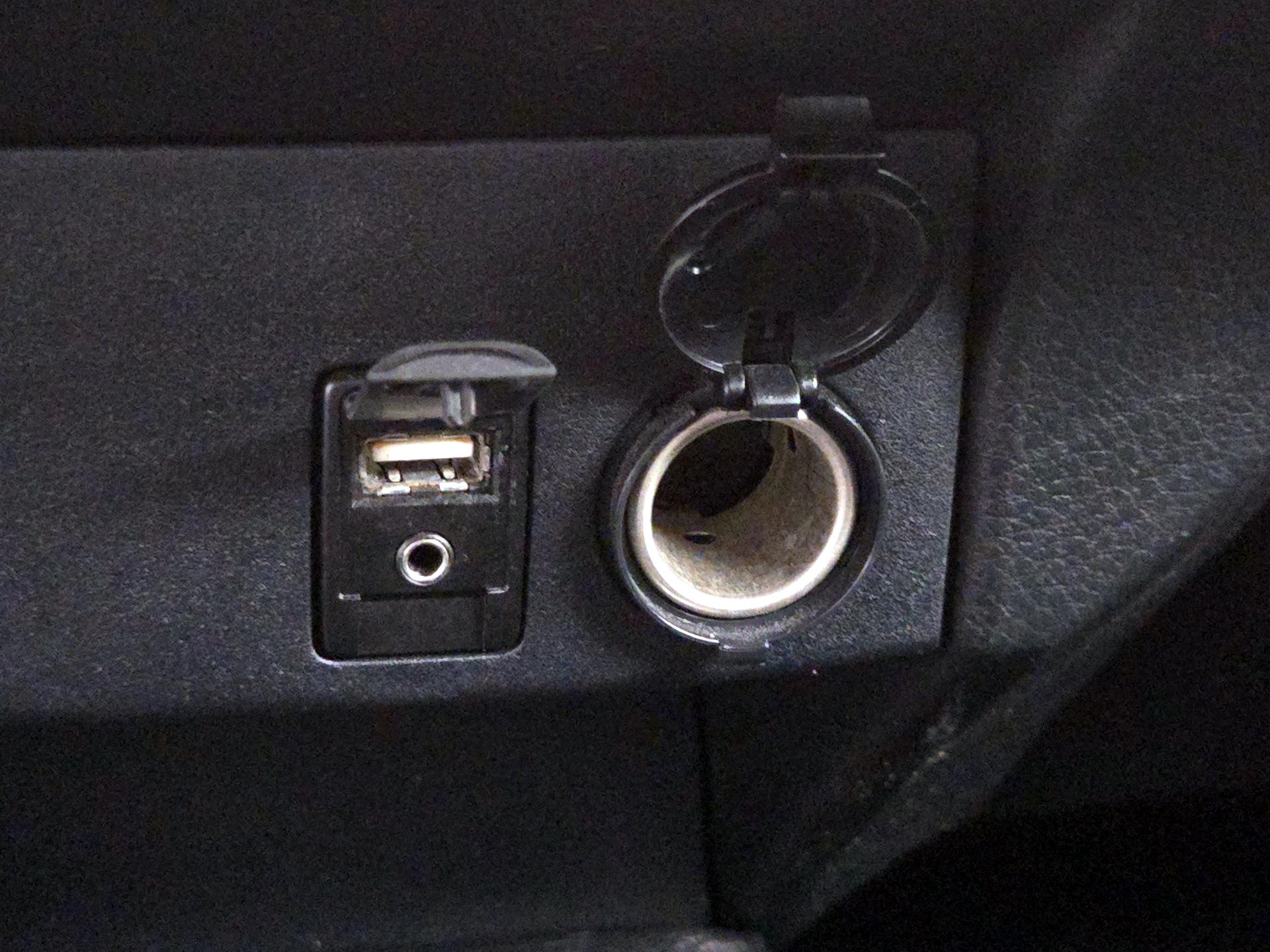 Thumbnail: 2016 Toyota RAV4 - 18