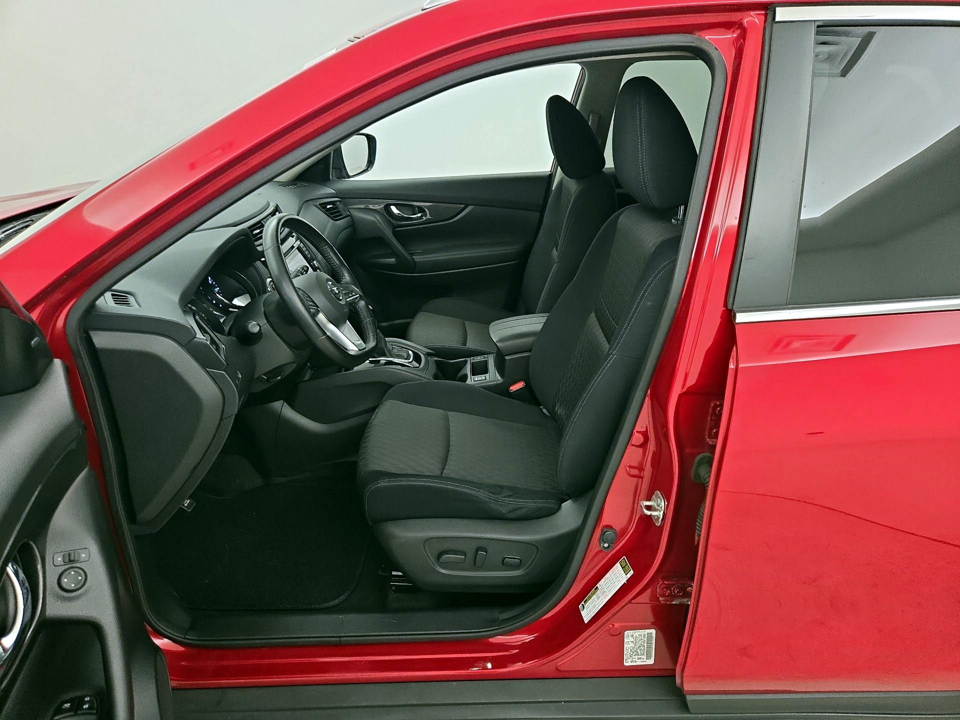 Thumbnail: 2017 Nissan Rogue - 11