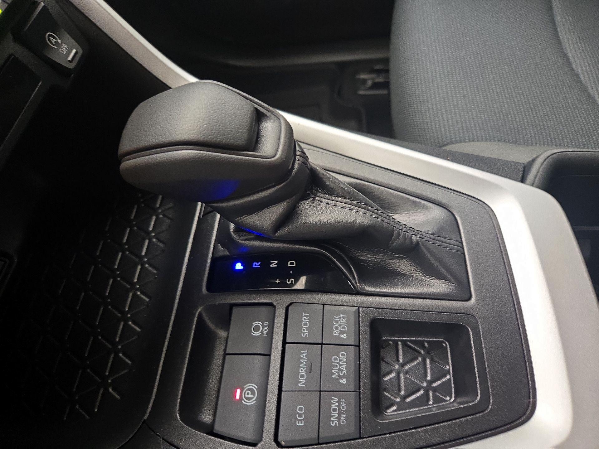 Thumbnail: 2023 Toyota RAV4 - 17