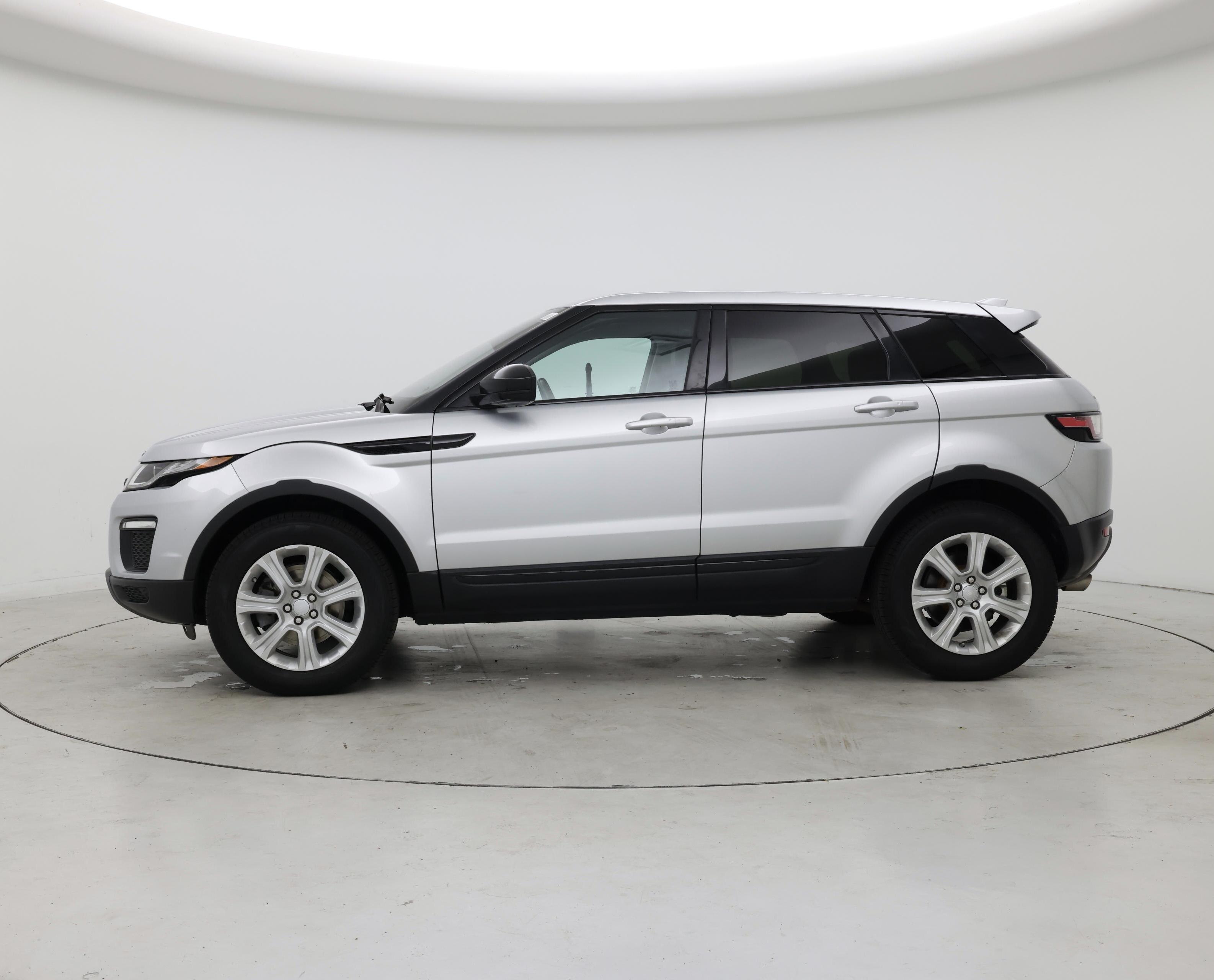 Thumbnail: 2018 Land Rover Range Rover Evoque - 3