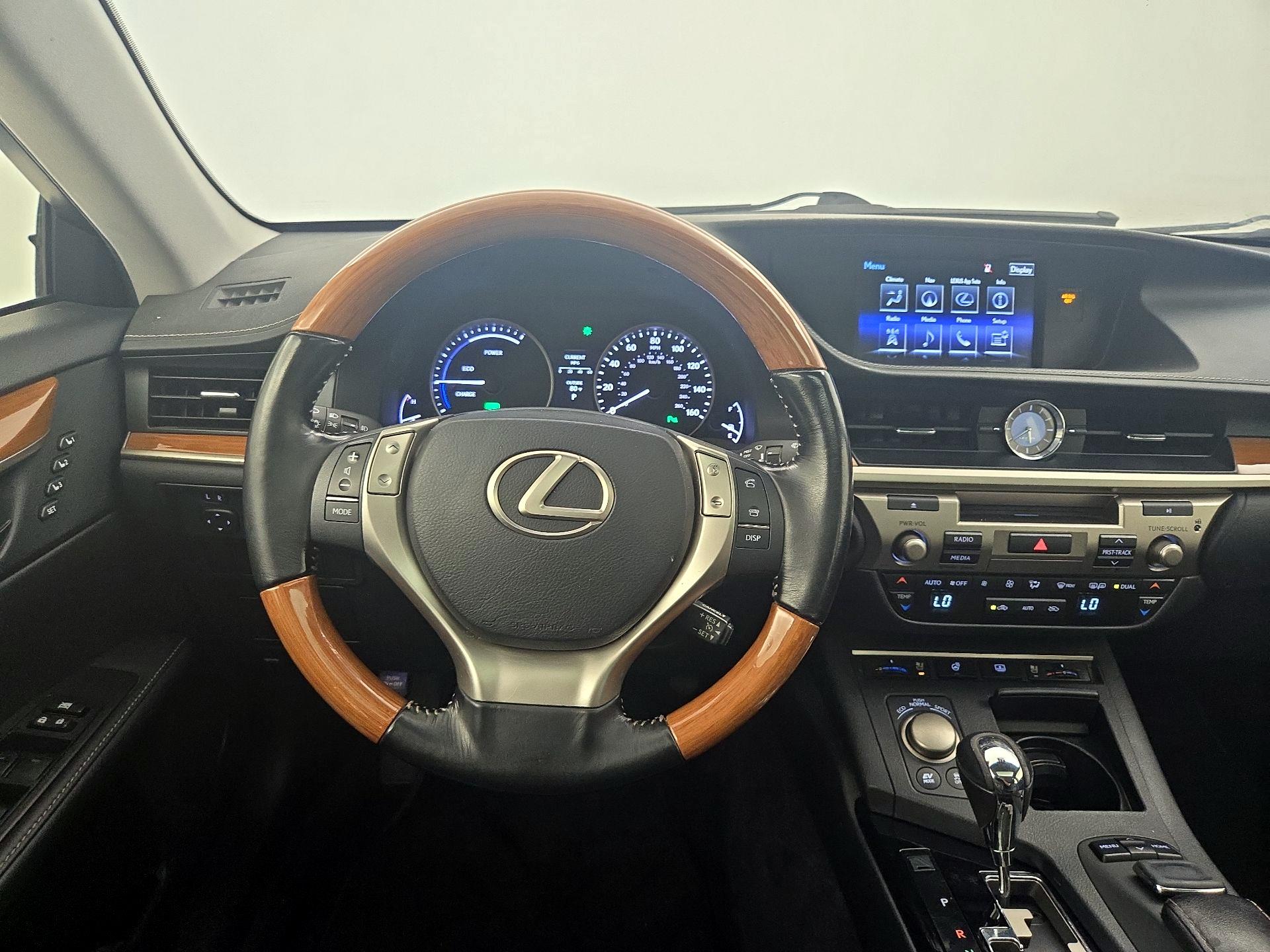 Thumbnail: 2015 Lexus ES - 10
