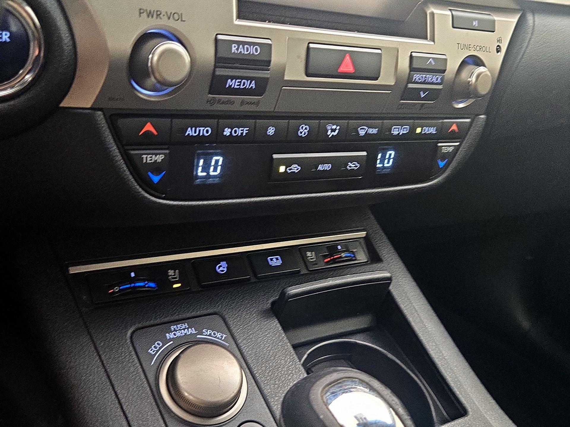 Thumbnail: 2015 Lexus ES - 17