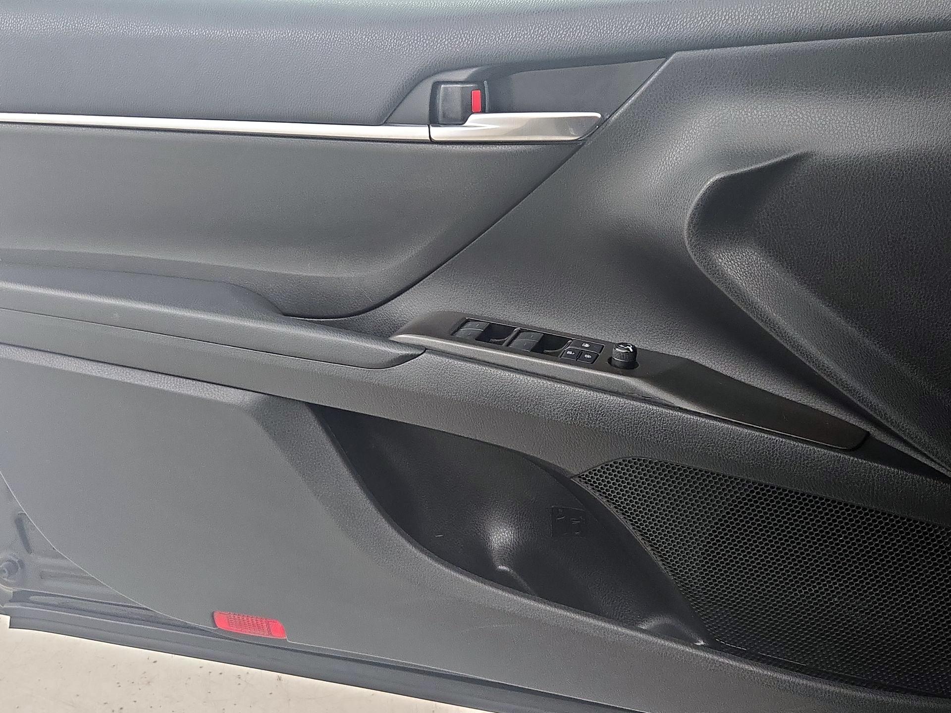 Thumbnail: 2021 Toyota Camry - 12