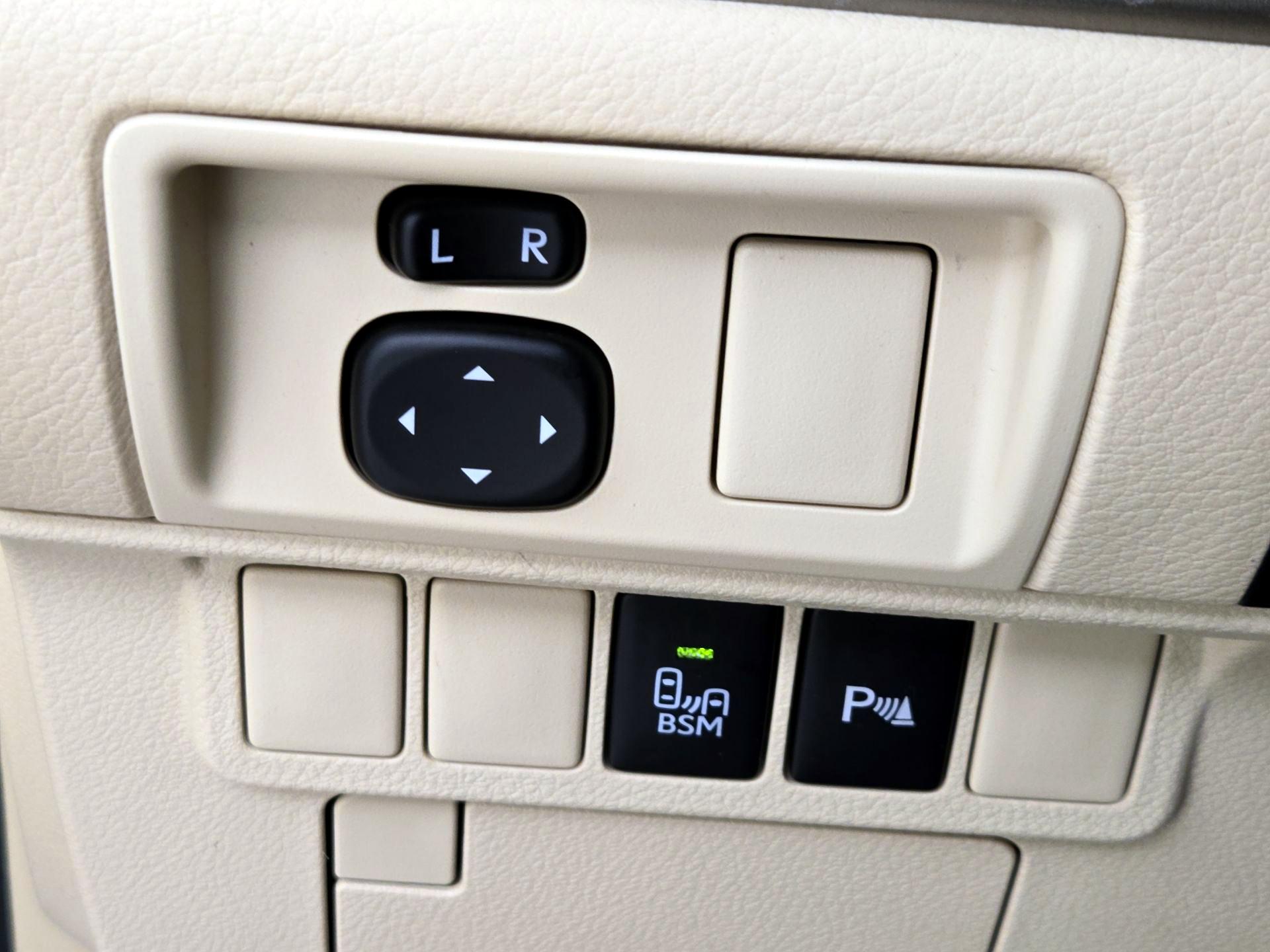 Thumbnail: 2014 Lexus ES - 13