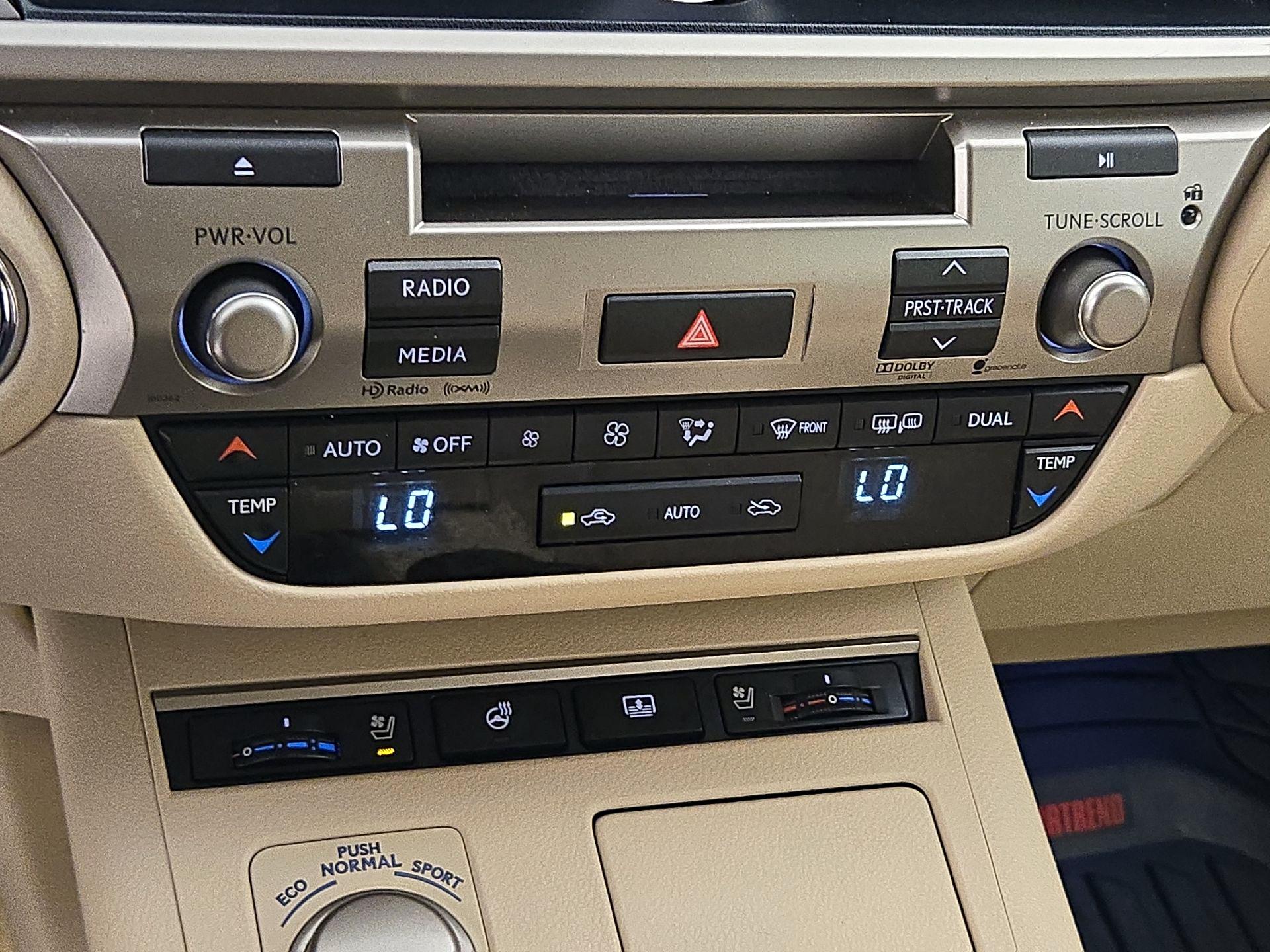 Thumbnail: 2014 Lexus ES - 17
