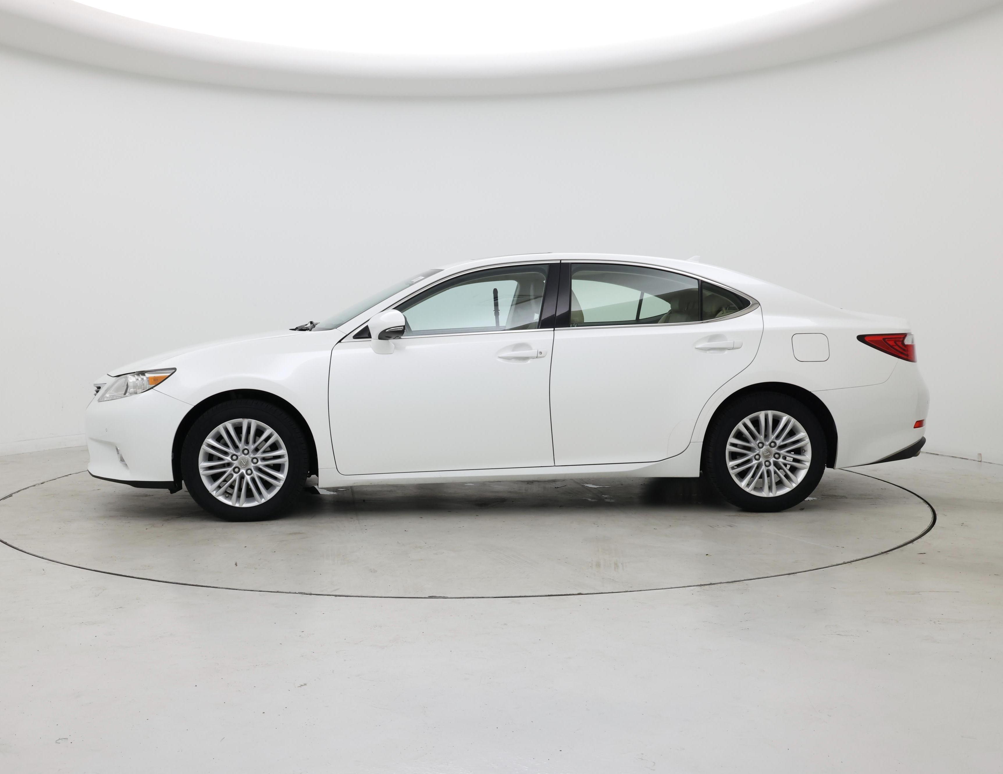 Thumbnail: 2014 Lexus ES - 3