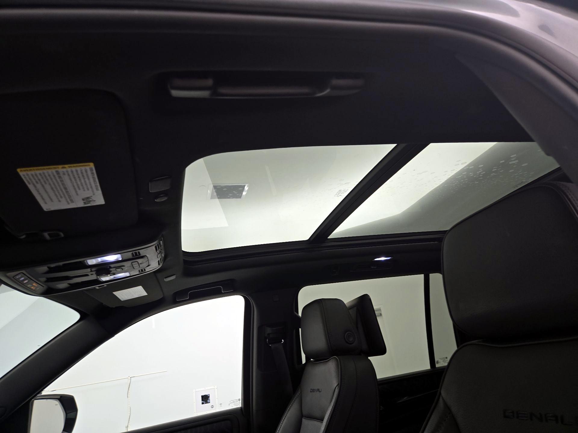 Thumbnail: 2023 GMC Yukon XL - 20
