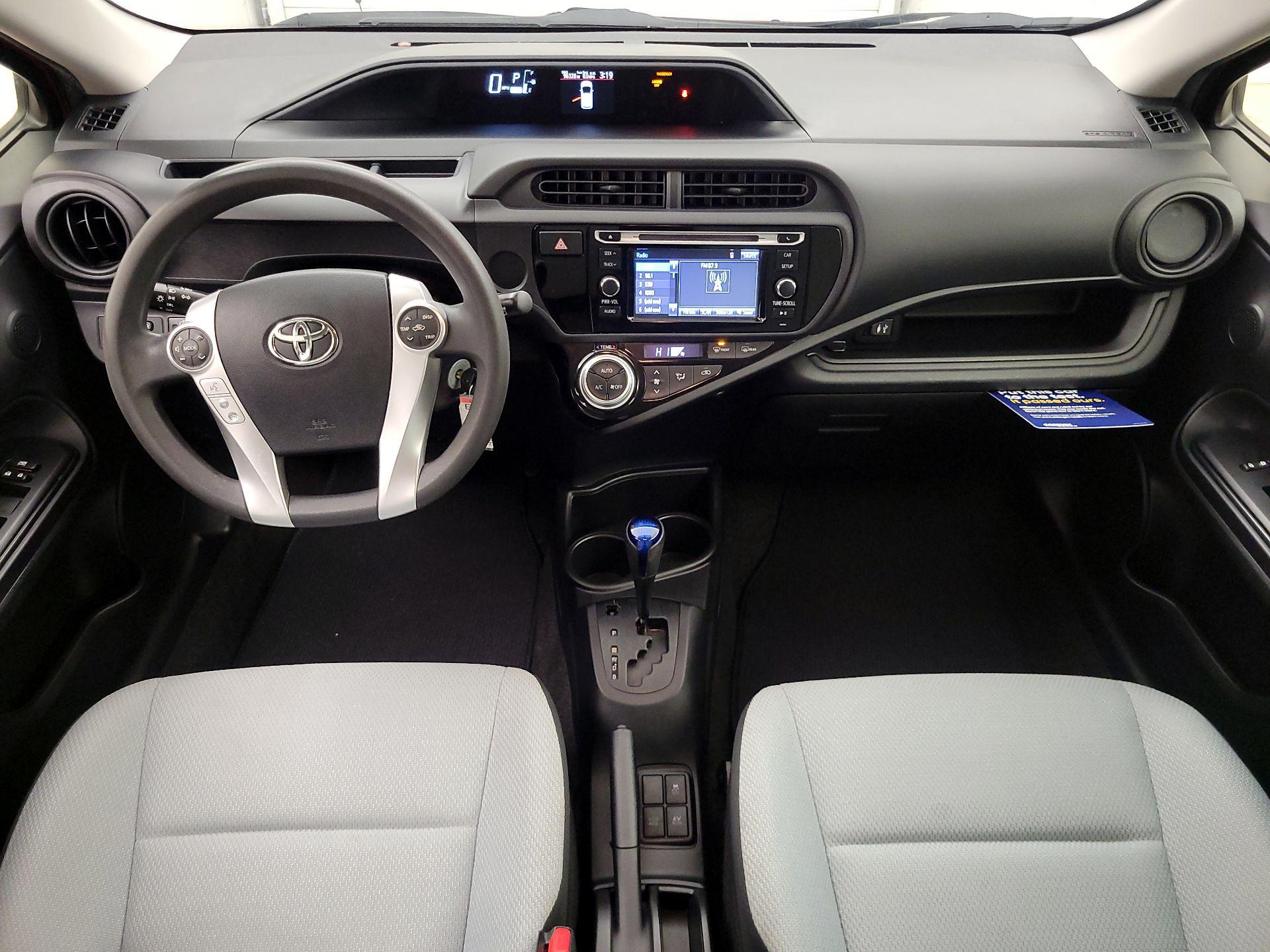 Thumbnail: 2015 Toyota Prius c - 9