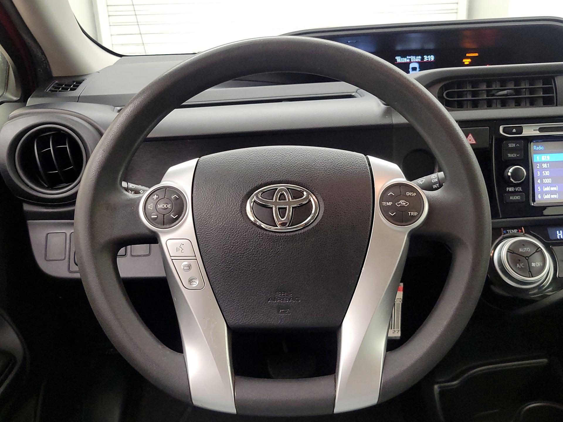 Thumbnail: 2015 Toyota Prius c - 10